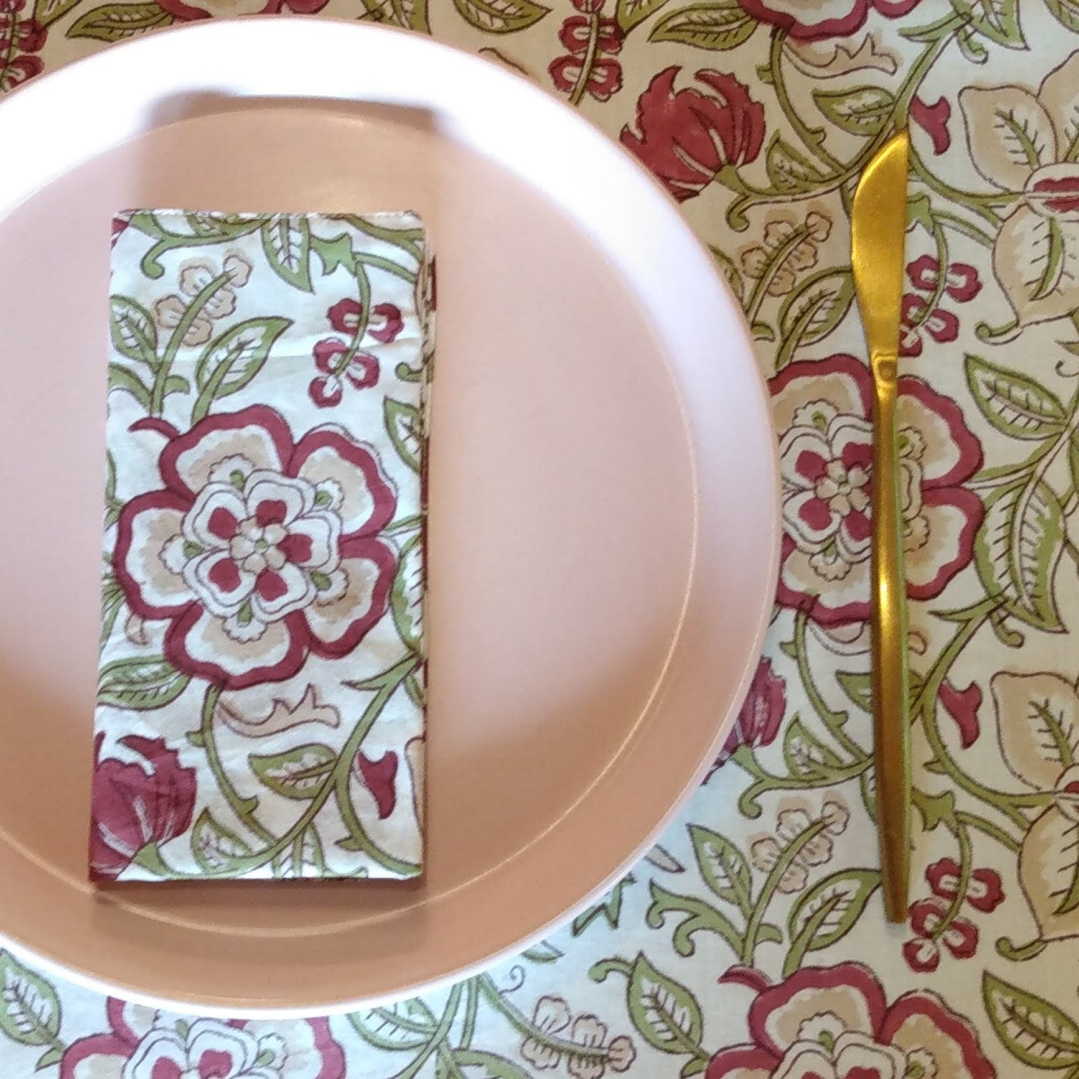 Napkin Set: Holiday Red & Green Floral