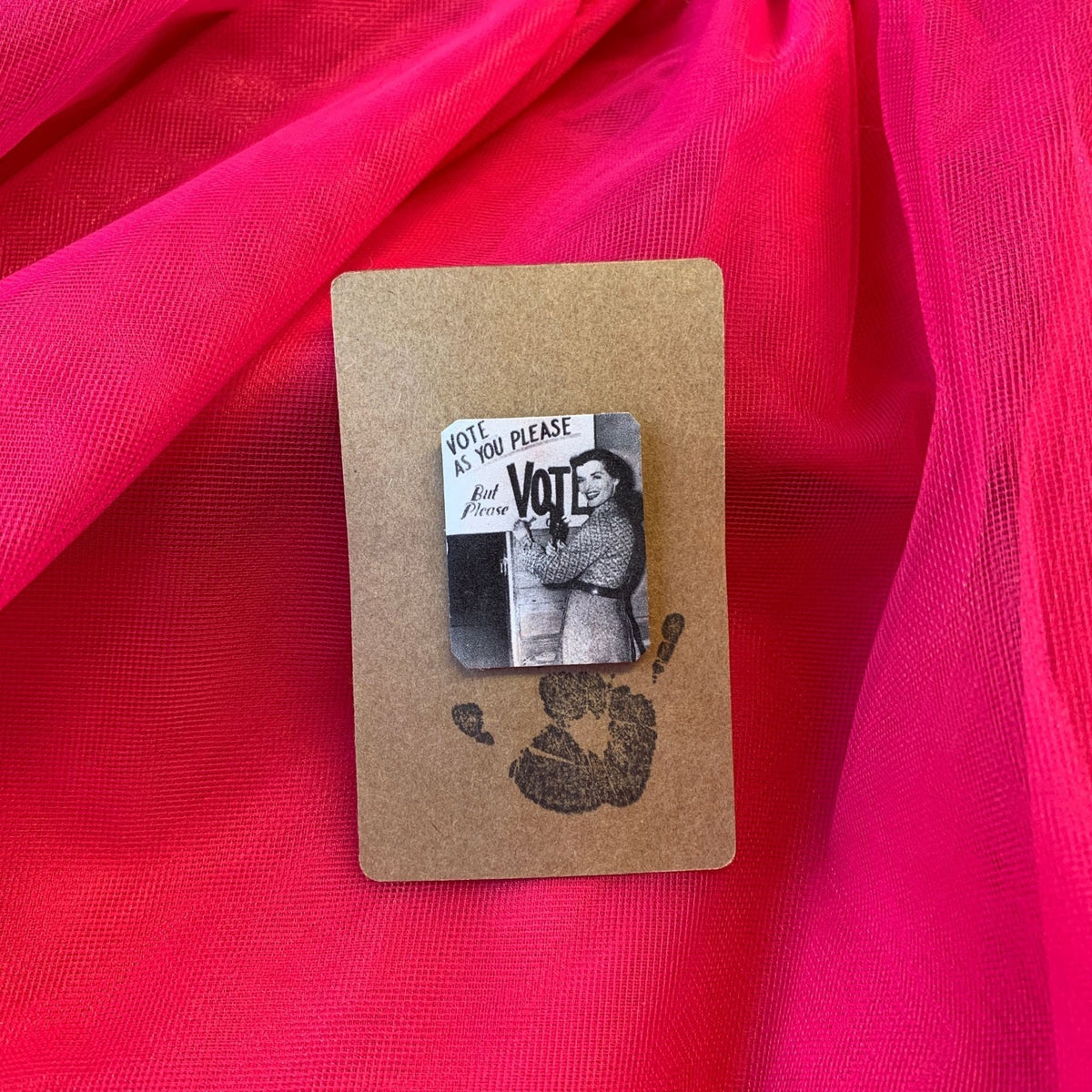 Brooches & pins