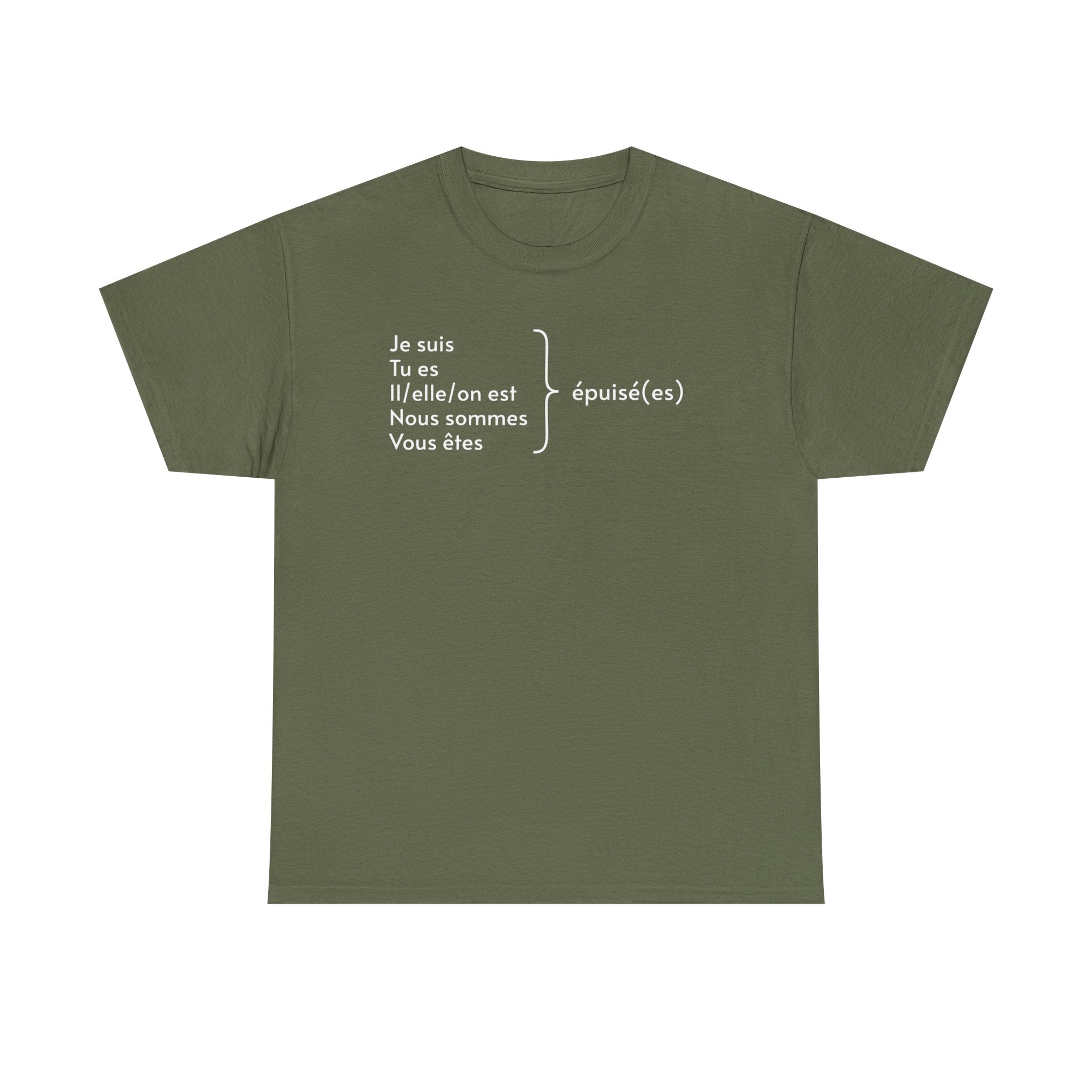 Military green t-shirt featuring white French text displaying verb conjugations with "Je suis, Tu es, Il/elle/on est, Nous sommes, Vous êtes" followed by "épuisé(es)" (exhausted) with a bracket indicating all forms lead to being tired, photographed against a white background