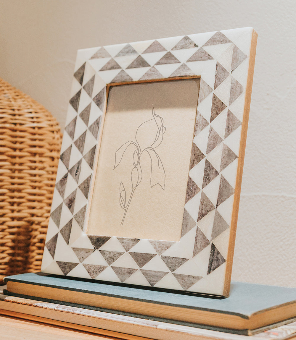 Varuna 5x7 Gray & White Picture Frame - Handmade