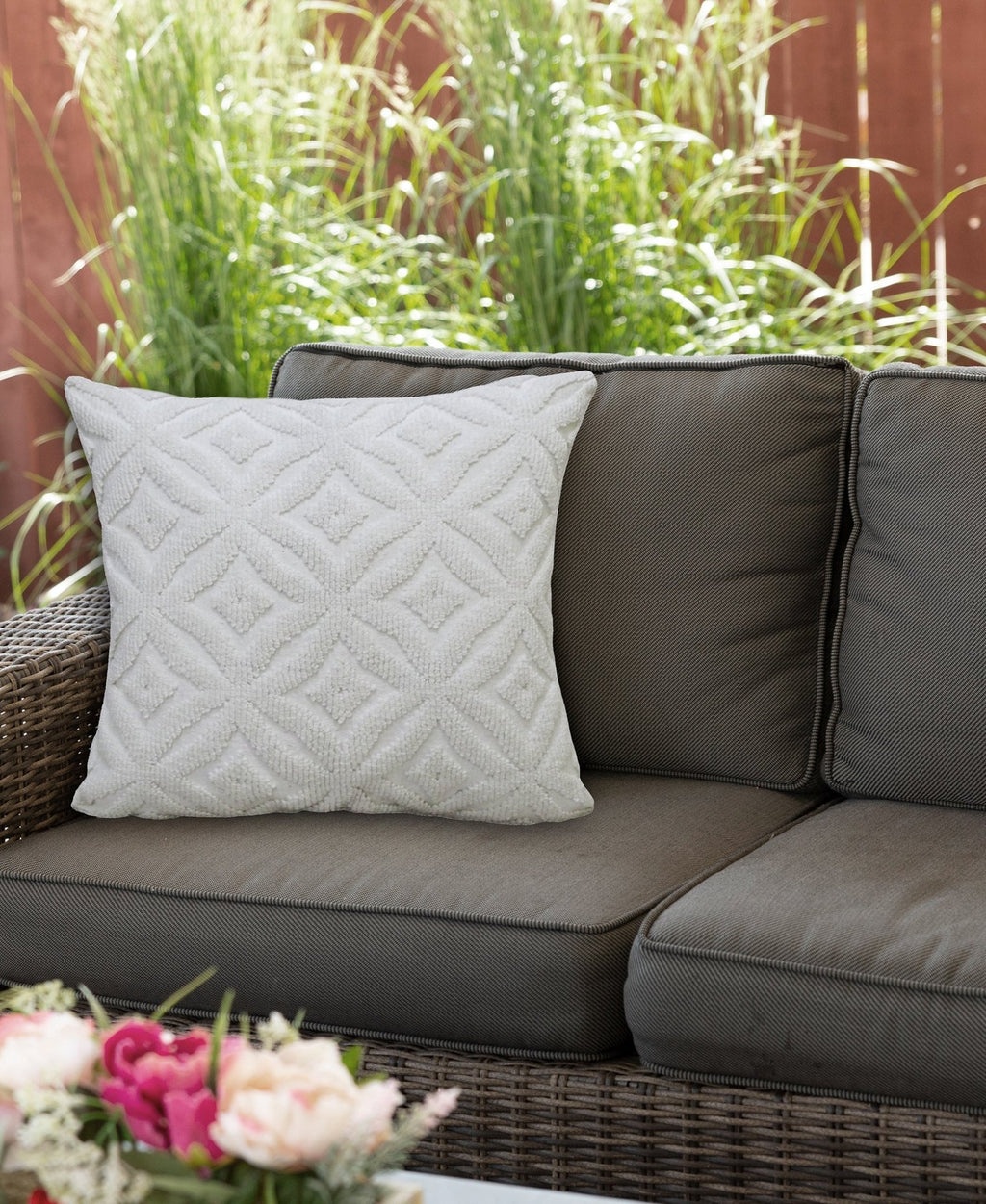 18"x18" White Indoor Outdoor Ogee Decorative Pillow home Decor La Vie Bien 18"x18" White Indoor Outdoor Ogee Decorative Pillow