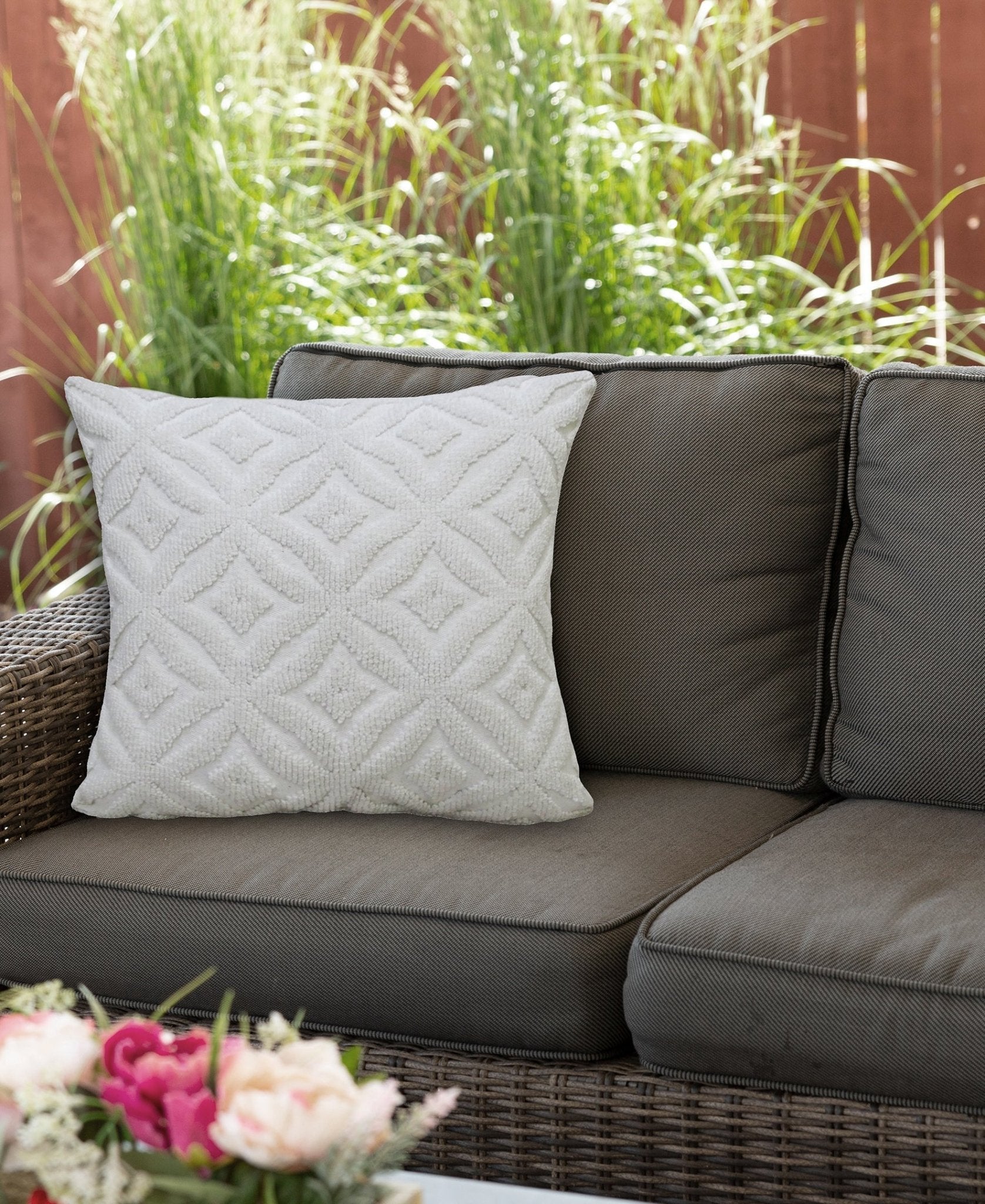 18"x18" White Indoor Outdoor Ogee Decorative Pillow home Decor La Vie Bien 18"x18" White Indoor Outdoor Ogee Decorative Pillow