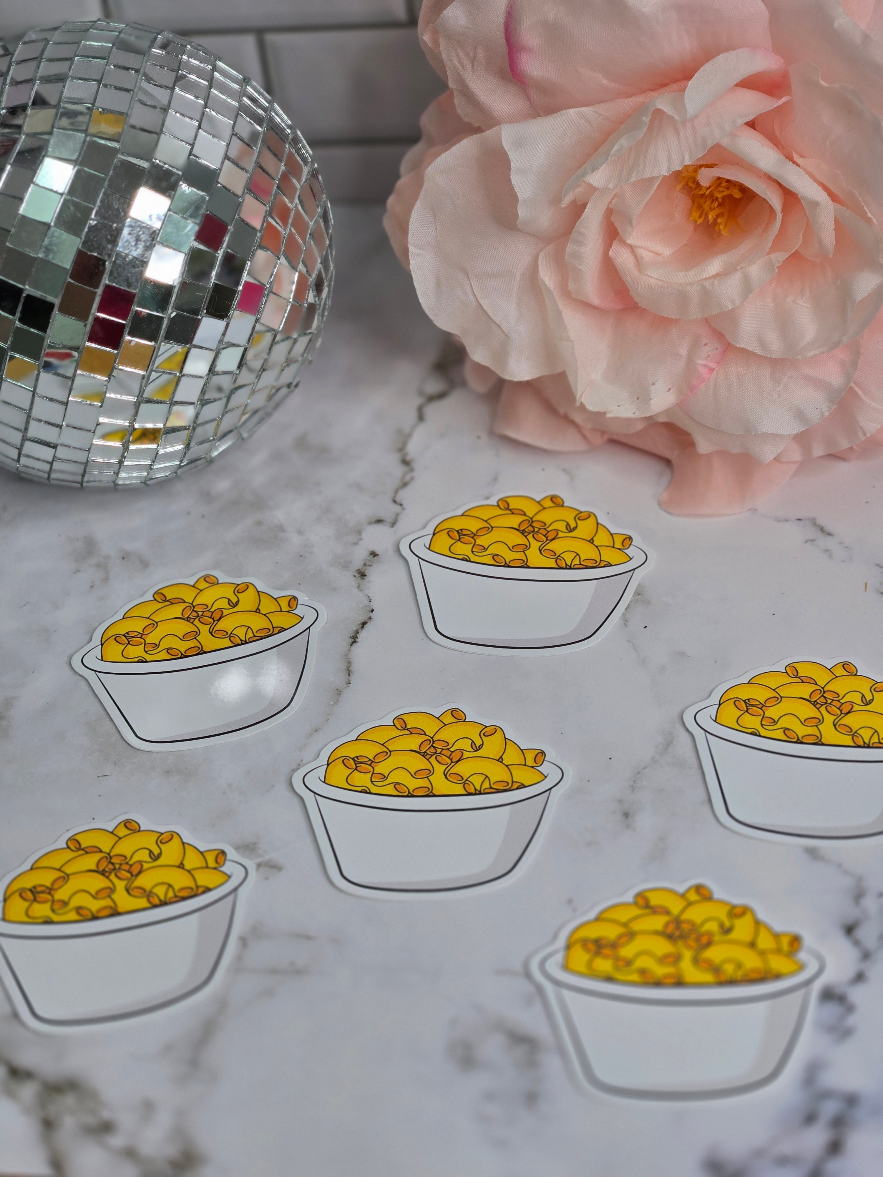 A bowl of nutrious macaroni and cheese