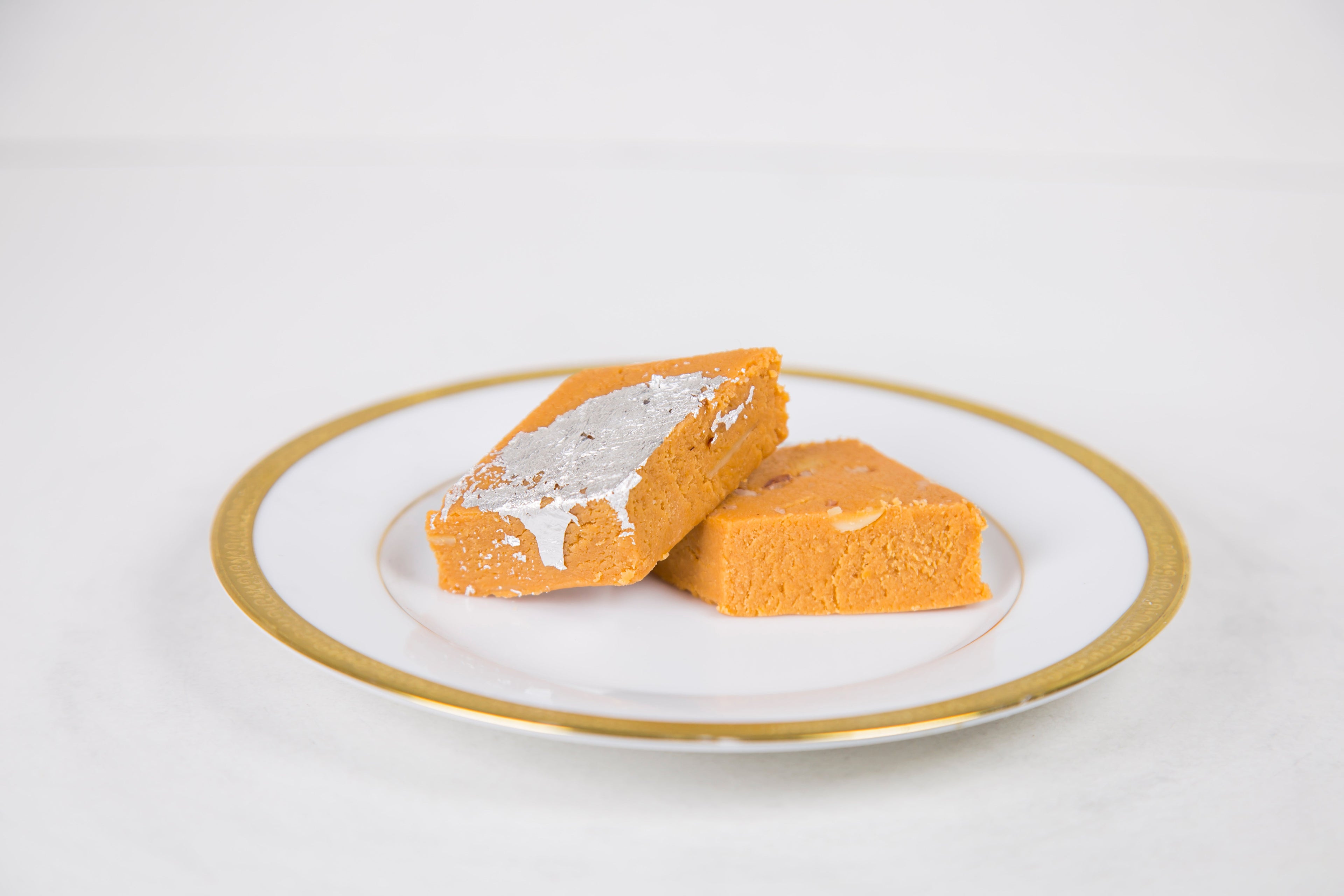 Khoya Burfi: Badam