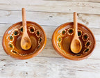 2x Mexican Terra Cota Bowls with Wood Spoon Salsero de Barro con 2 Cucharas de Madera La Vie Bien 2x Mexican Terra Cota Bowls with Wood Spoon Salsero de Barro con 2 Cucharas de Madera