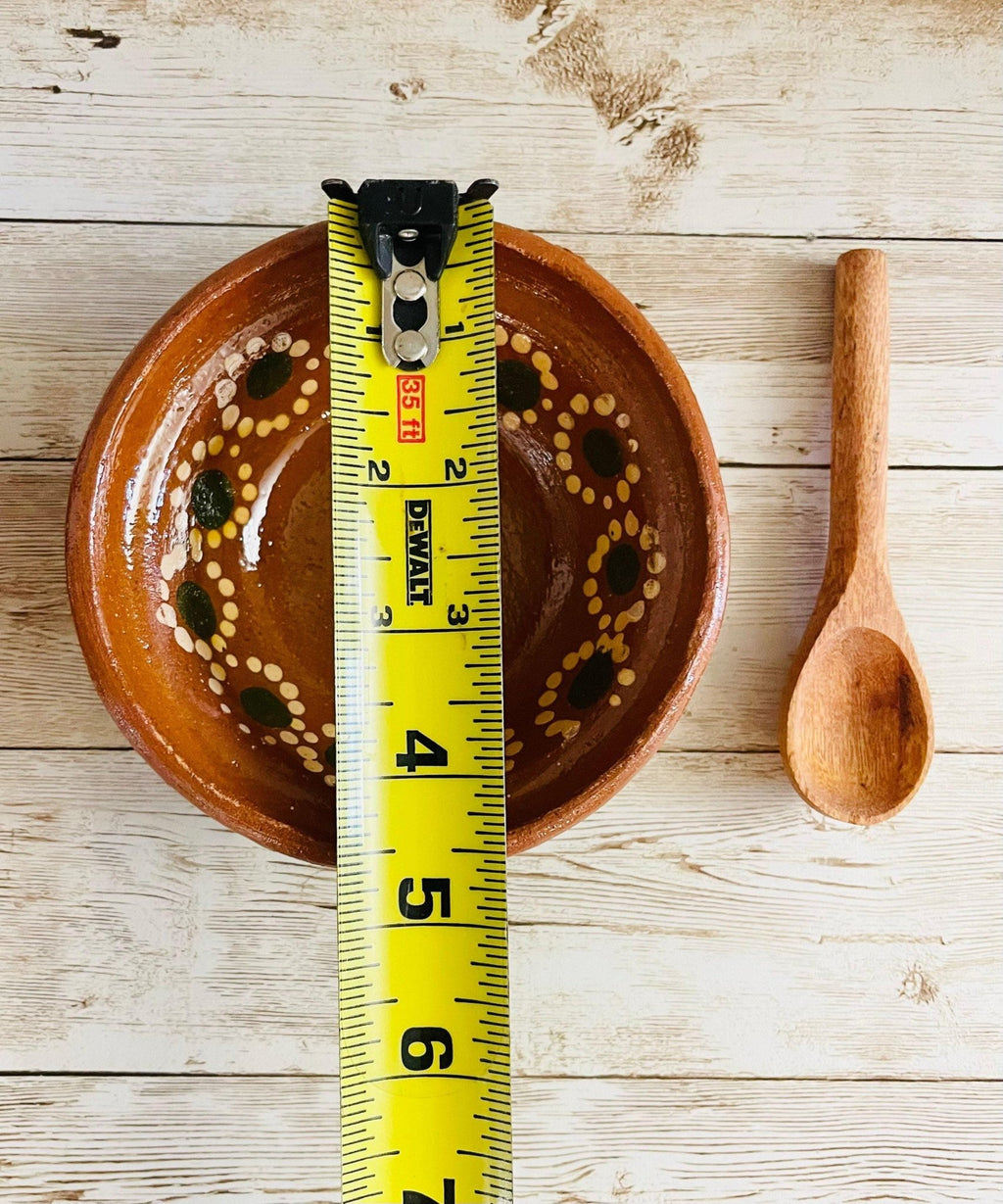 2x Mexican Terra Cota Bowls with Wood Spoon Salsero de Barro con 2 Cucharas de Madera La Vie Bien 2x Mexican Terra Cota Bowls with Wood Spoon Salsero de Barro con 2 Cucharas de Madera