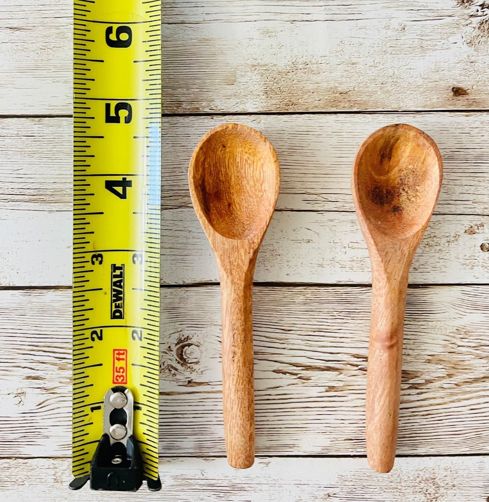 2x Mexican Terra Cota Bowls with Wood Spoon Salsero de Barro con 2 Cucharas de Madera La Vie Bien 2x Mexican Terra Cota Bowls with Wood Spoon Salsero de Barro con 2 Cucharas de Madera