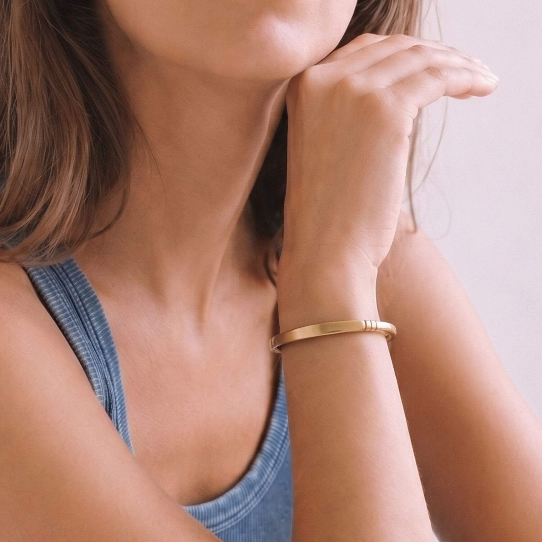 C-Shaped Open Cuff Brass Bracelet for Women - Dhahabu