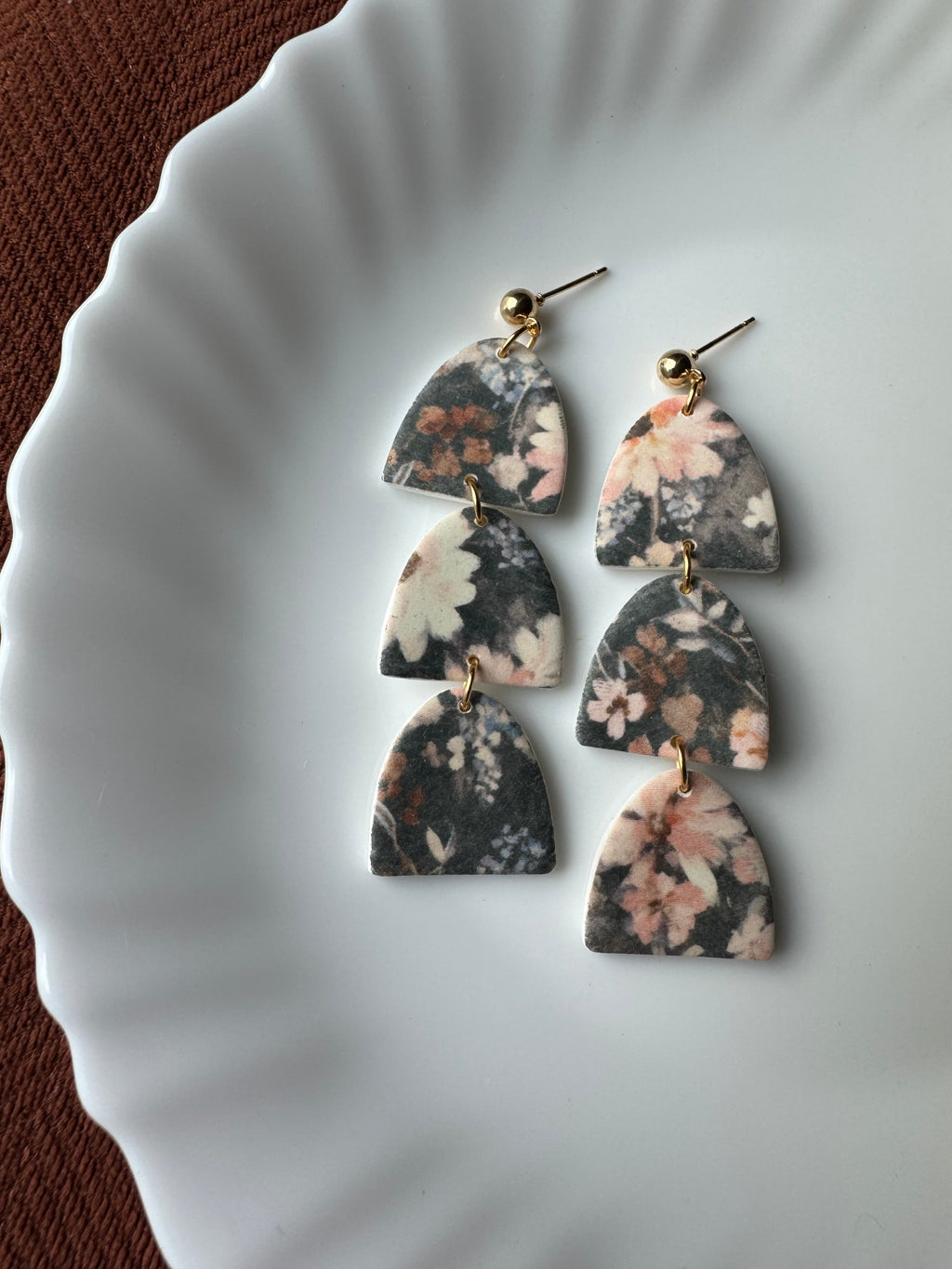 Stevie, in Moody Floral