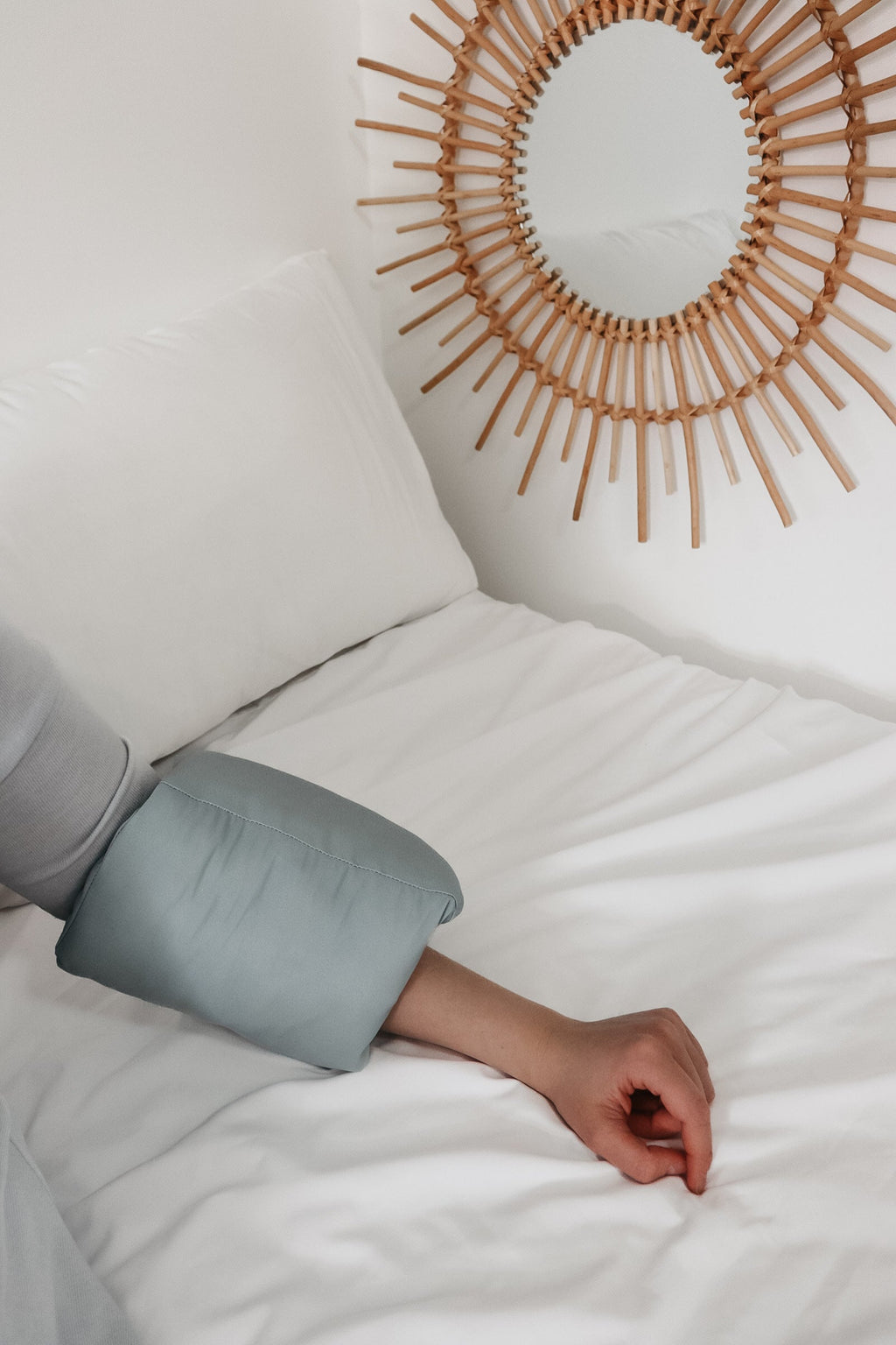 Lagoon Wipeable Cradle Arm Pillow