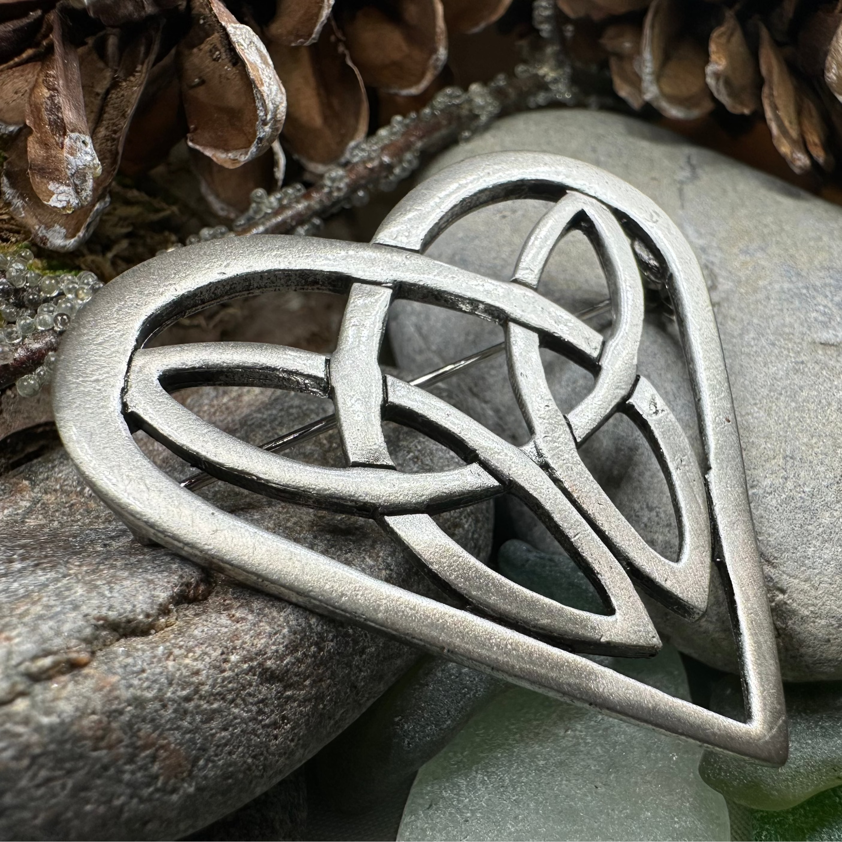 Everheart Celtic Heart Brooch in Pewter