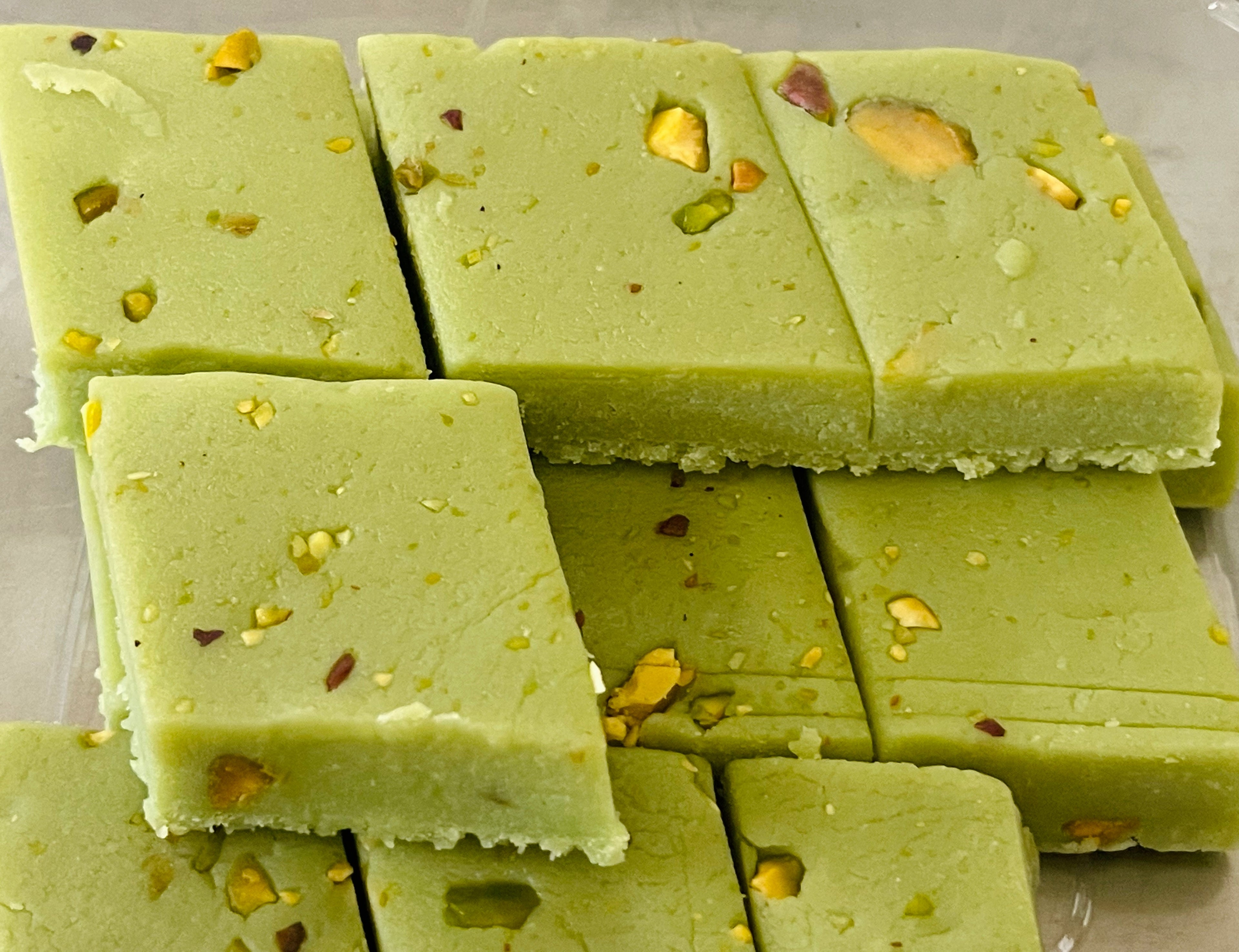 Khoya Burfi: Pista