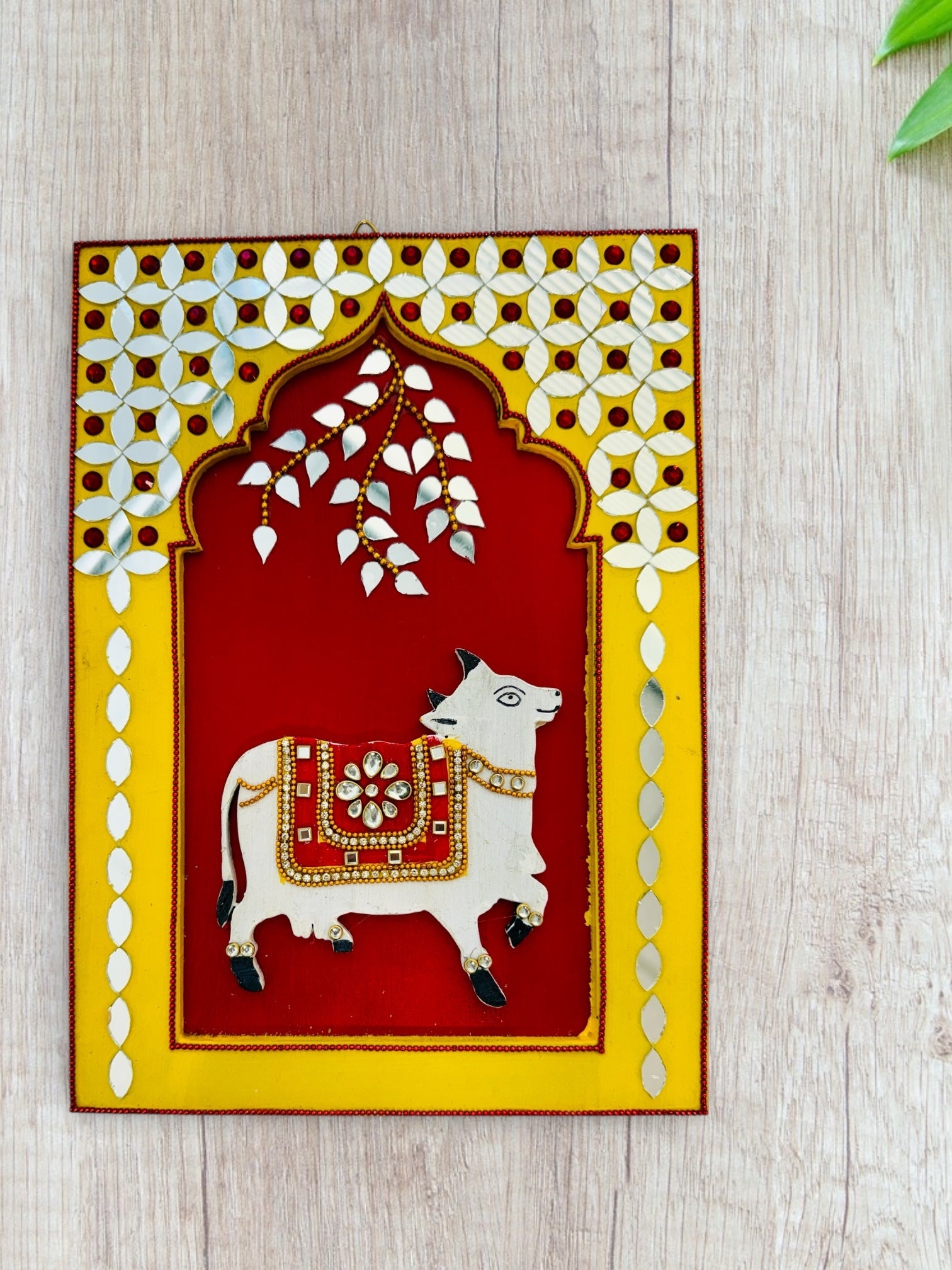 Handmade Lippan Art Wall Hanging, 11 x 8 Inch, Wall Decoration Items for Living Room, Wall Hanging Decor, Handmade Wall Hangings for Home Decoration, Wall Decor, Office (Pichwai Cow)