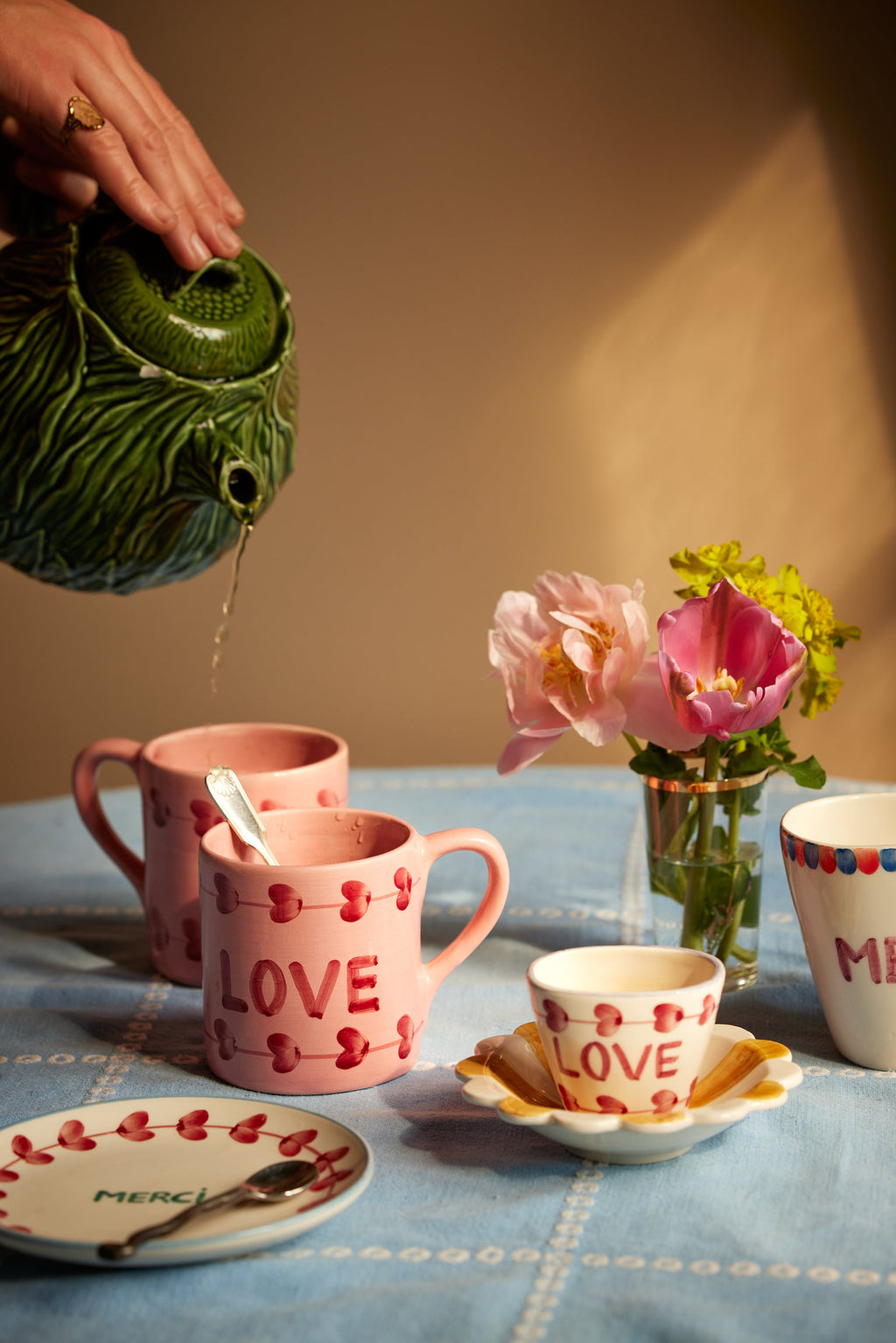 Ceramic Teapot with Embossed Kale Design - Hand Painted - 1,6L / 54.1 oz