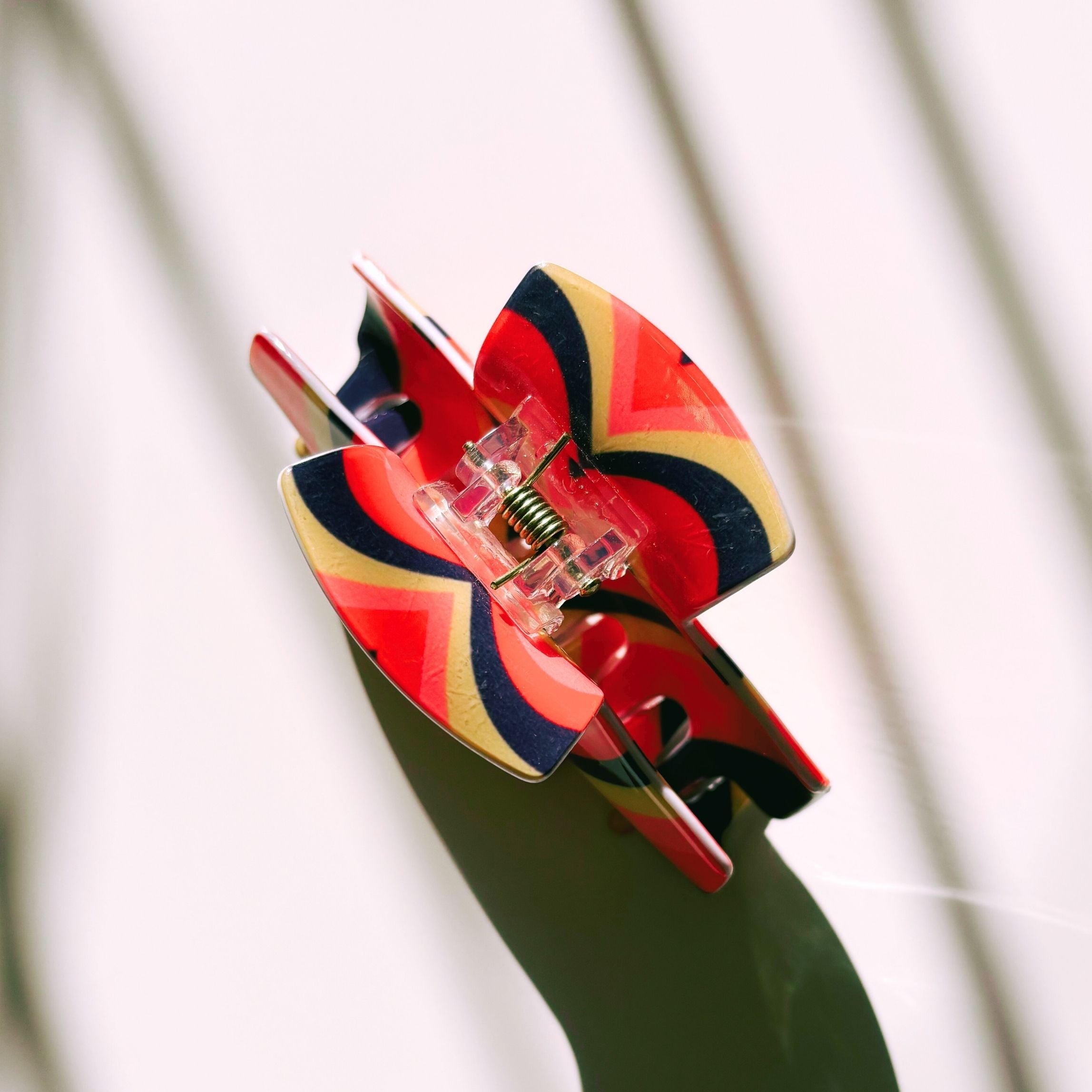 The Foxy in Warm ‘70s Sunrise Hair Claw | Hearts Claw Clip