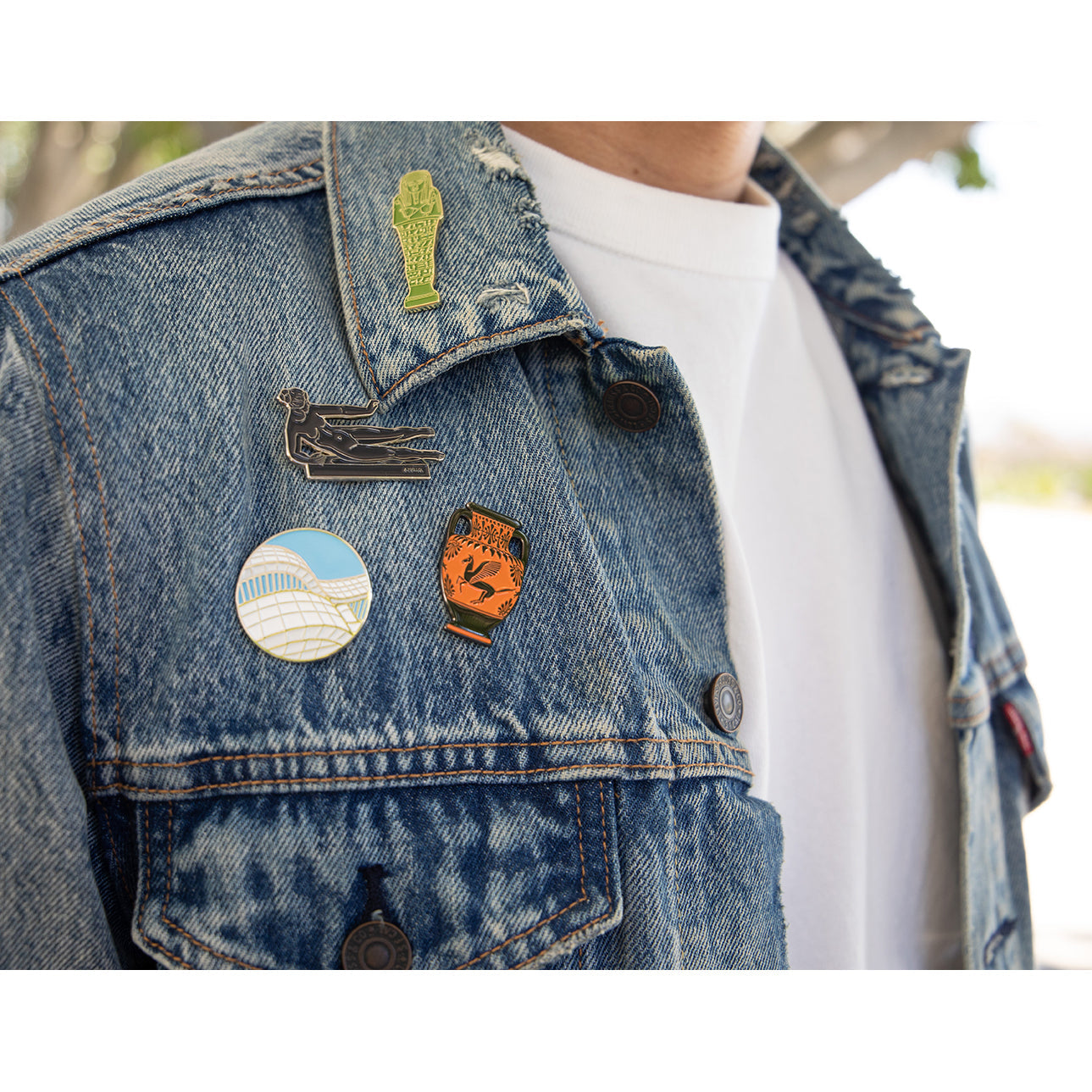 Getty Curve Enamel Pin