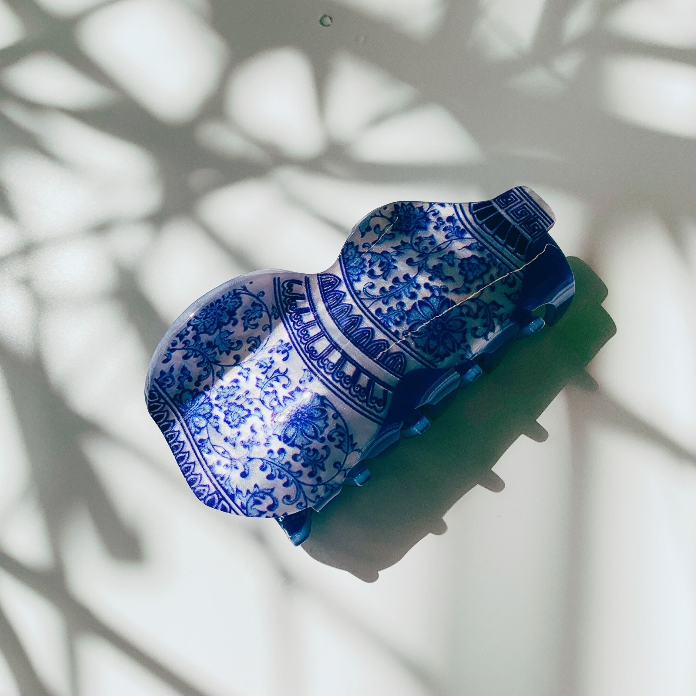 Velvet Claws Antique Vase Hair Clip