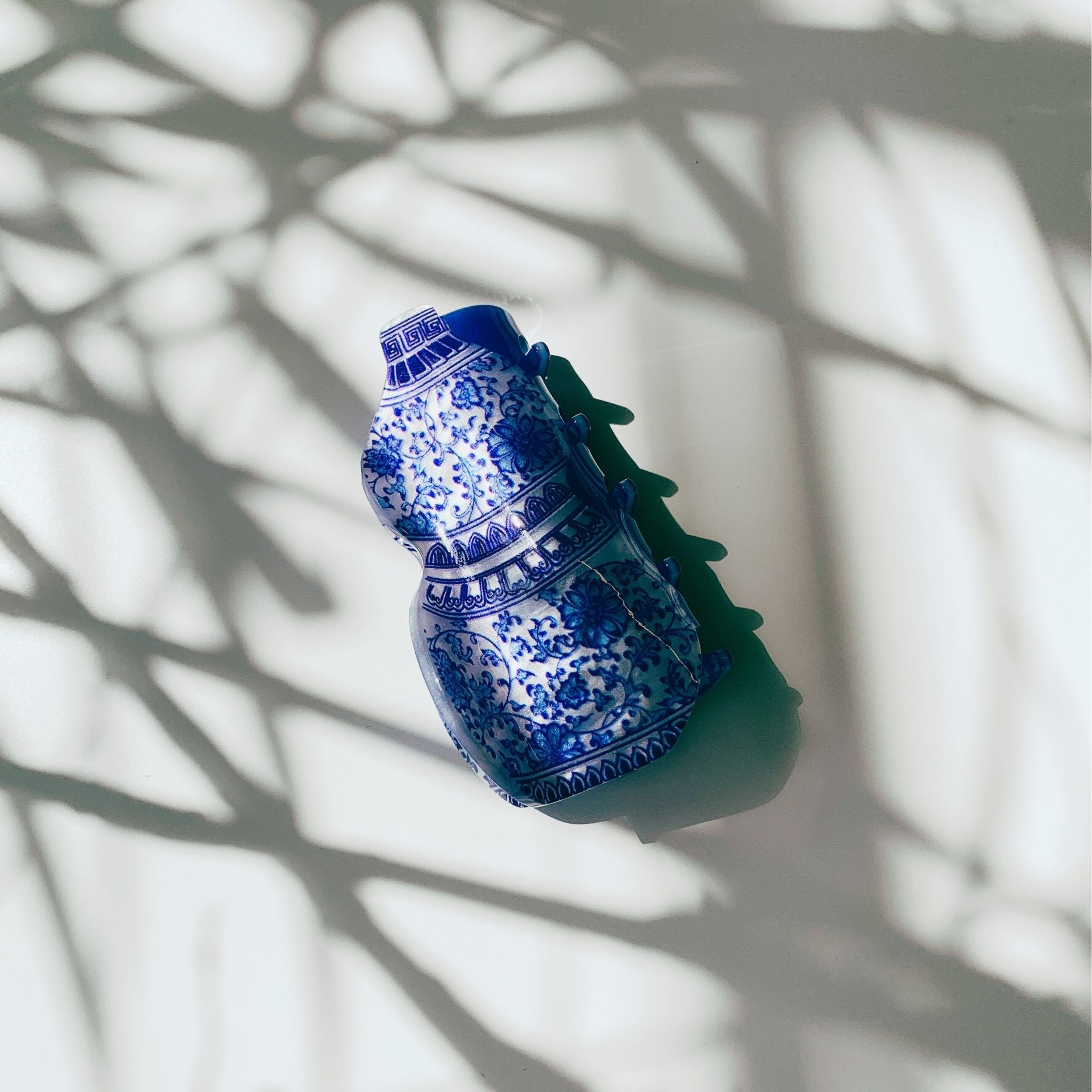 Velvet Claws Antique Vase Hair Clip