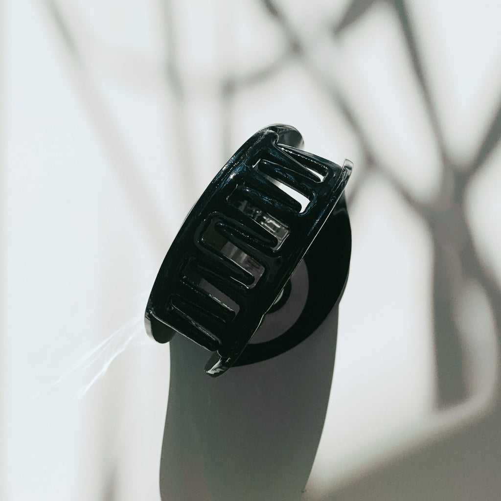 Velvet Claws Eight Ball Hair Claw