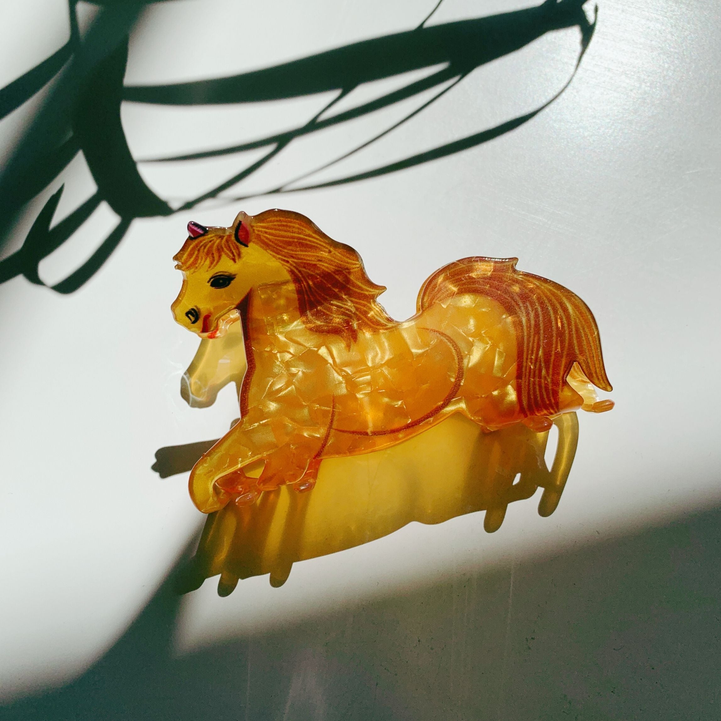 Velvet Claws Golden Horse Hair Claw