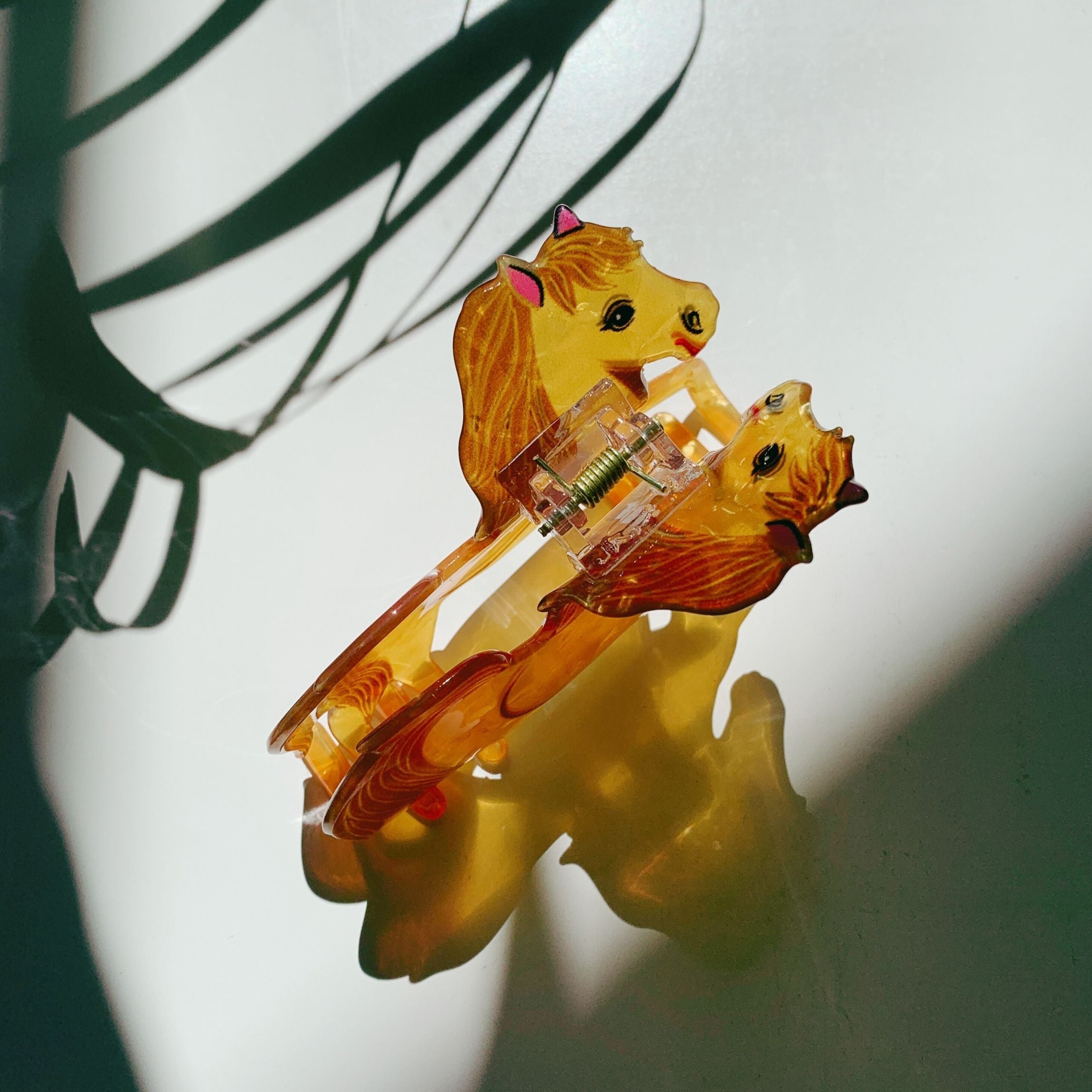 Velvet Claws Golden Horse Hair Claw