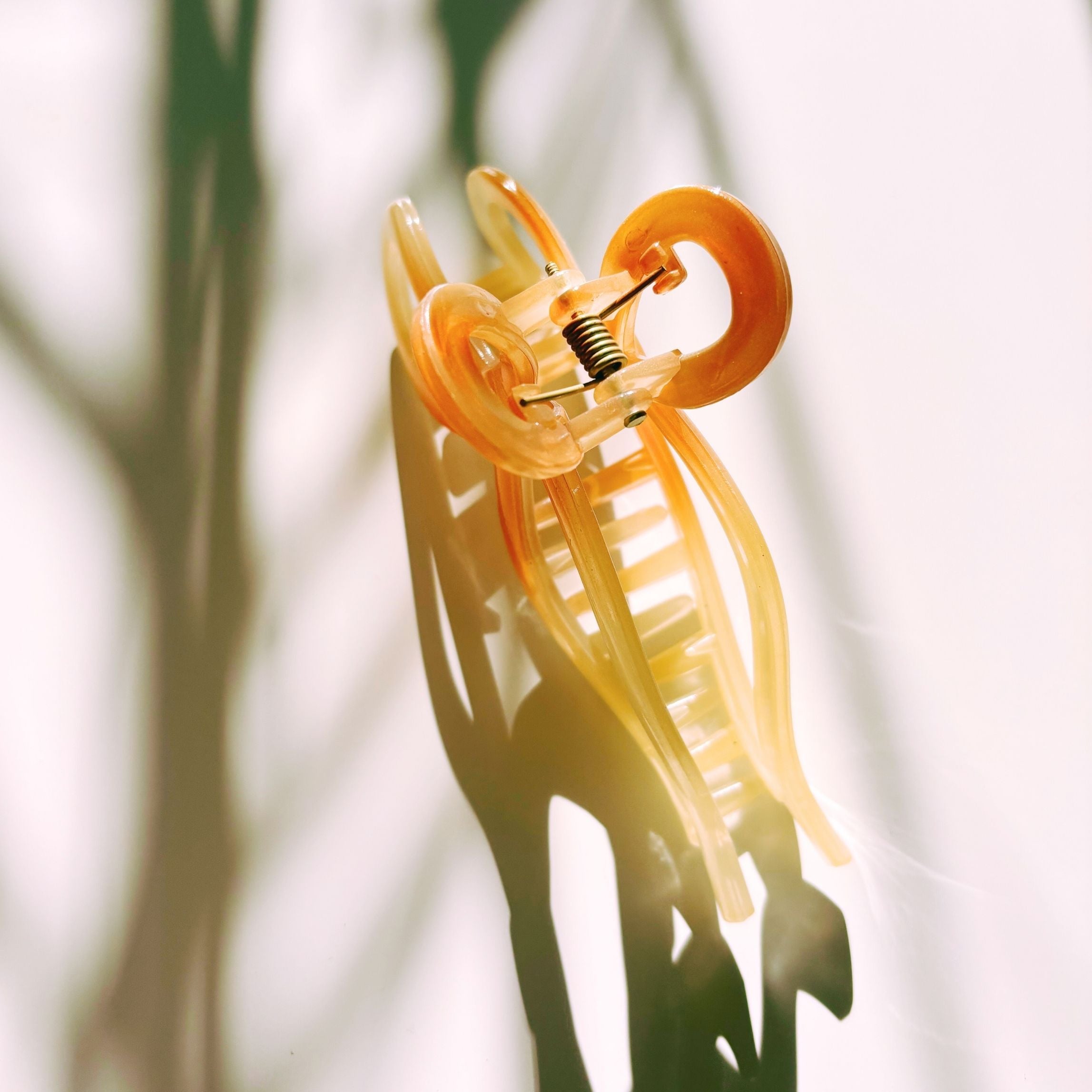 Velvet Claws Mini Coquette Bow in Caramel Latte Hair Clip | Claw Clip in Velvet Travel Bag