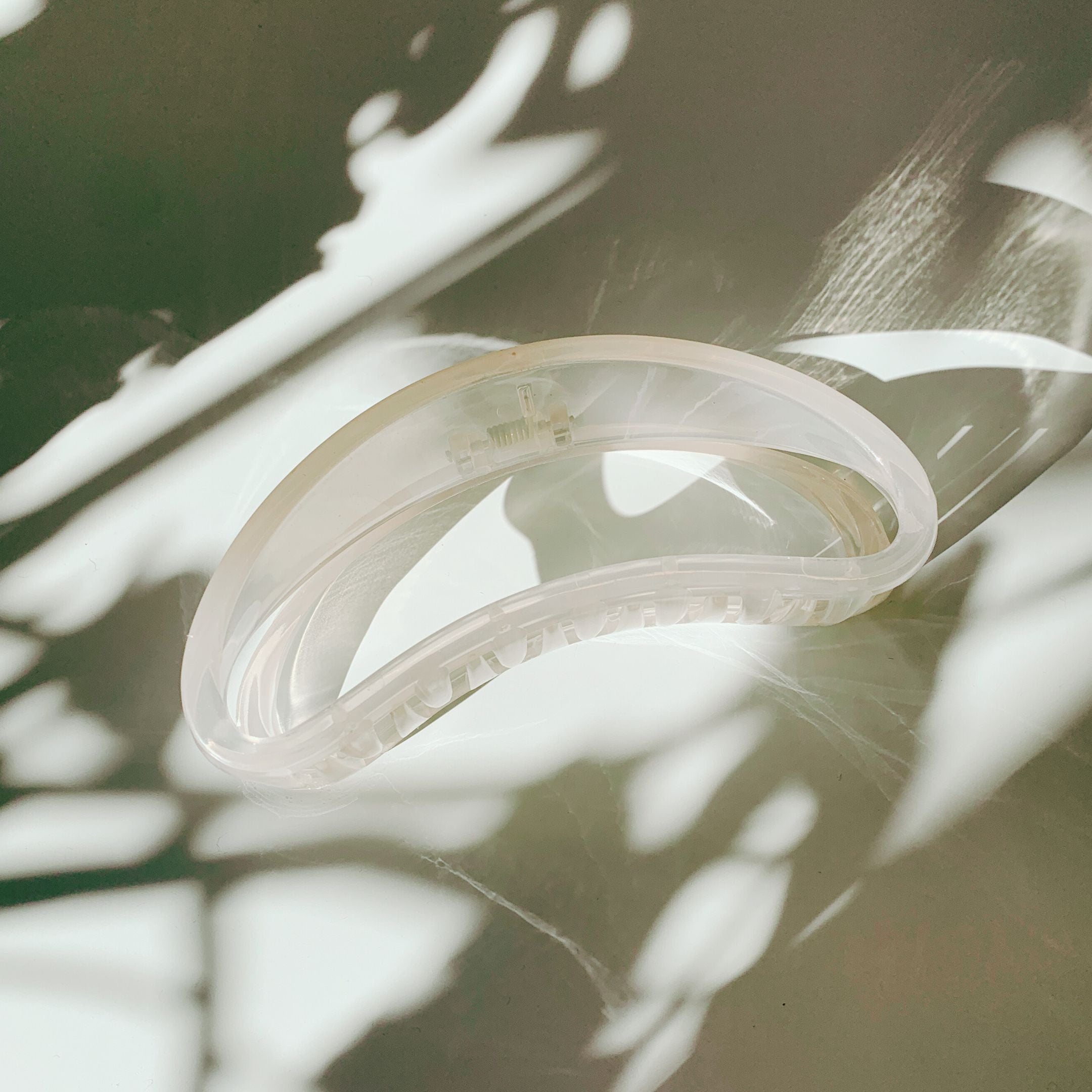 Velvet Claws The Bean Hair Claw in Crystal