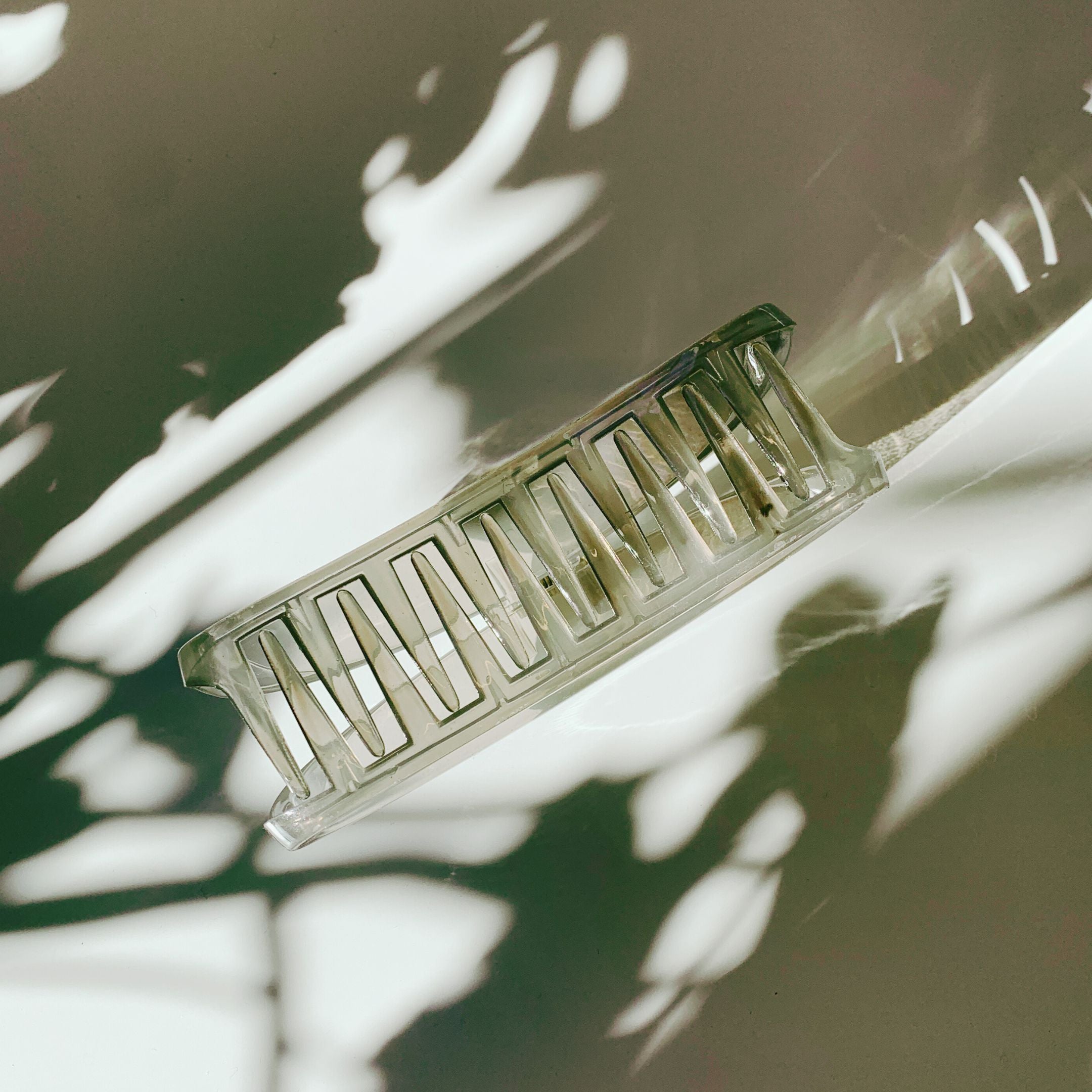 Velvet Claws The Bean Hair Claw in Smoke