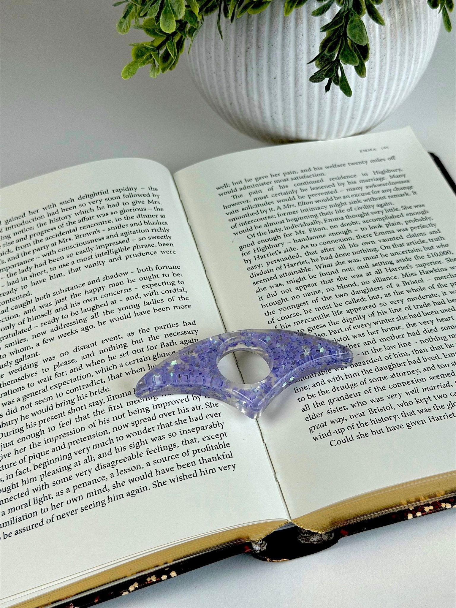 Acrylic Page Holder – Crescent Shape Glitter Thumb Book Holder for Comfortable Reading Page Holder La Vie Bien Acrylic Page Holder – Crescent Shape Glitter Thumb Book Holder for Comfortable Reading