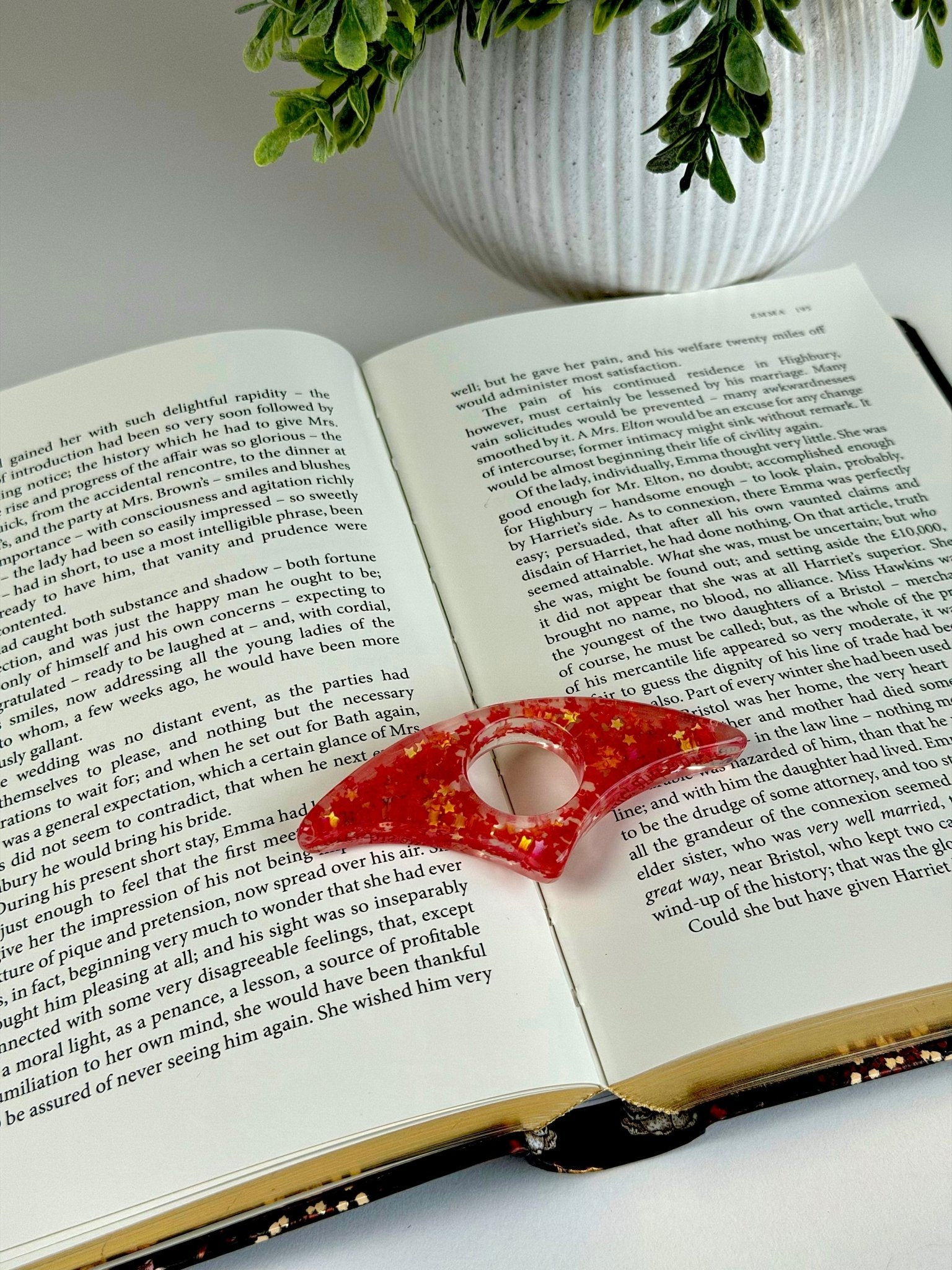 Acrylic Page Holder – Crescent Shape Glitter Thumb Book Holder for Comfortable Reading Page Holder La Vie Bien Acrylic Page Holder – Crescent Shape Glitter Thumb Book Holder for Comfortable Reading