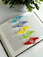 Acrylic Page Holder – Wave Shape Glitter Thumb Book Holder for Easy One-Hand Reading Page Holder La Vie Bien Acrylic Page Holder – Wave Shape Glitter Thumb Book Holder for Easy One-Hand Reading