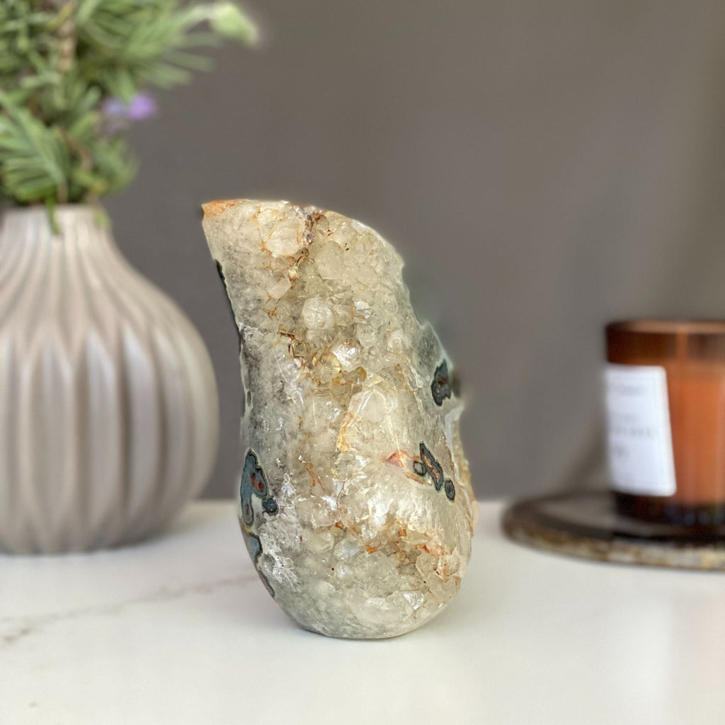 Agate flame, decor with crystals Amethyst Geodes La Vie Bien Agate flame, decor with crystals