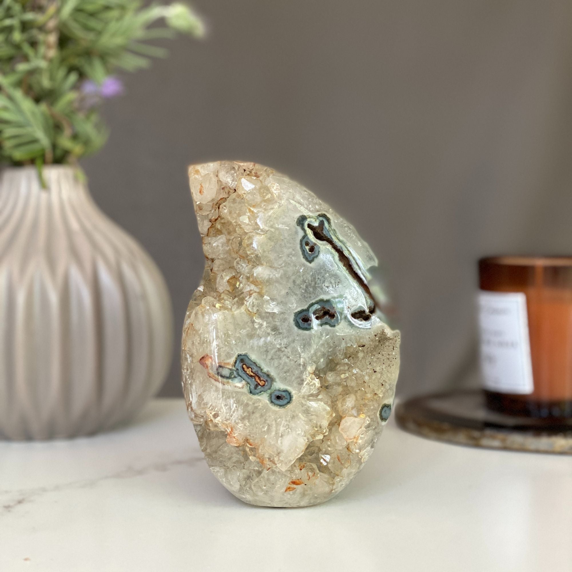 Agate flame, decor with crystals Amethyst Geodes La Vie Bien Agate flame, decor with crystals