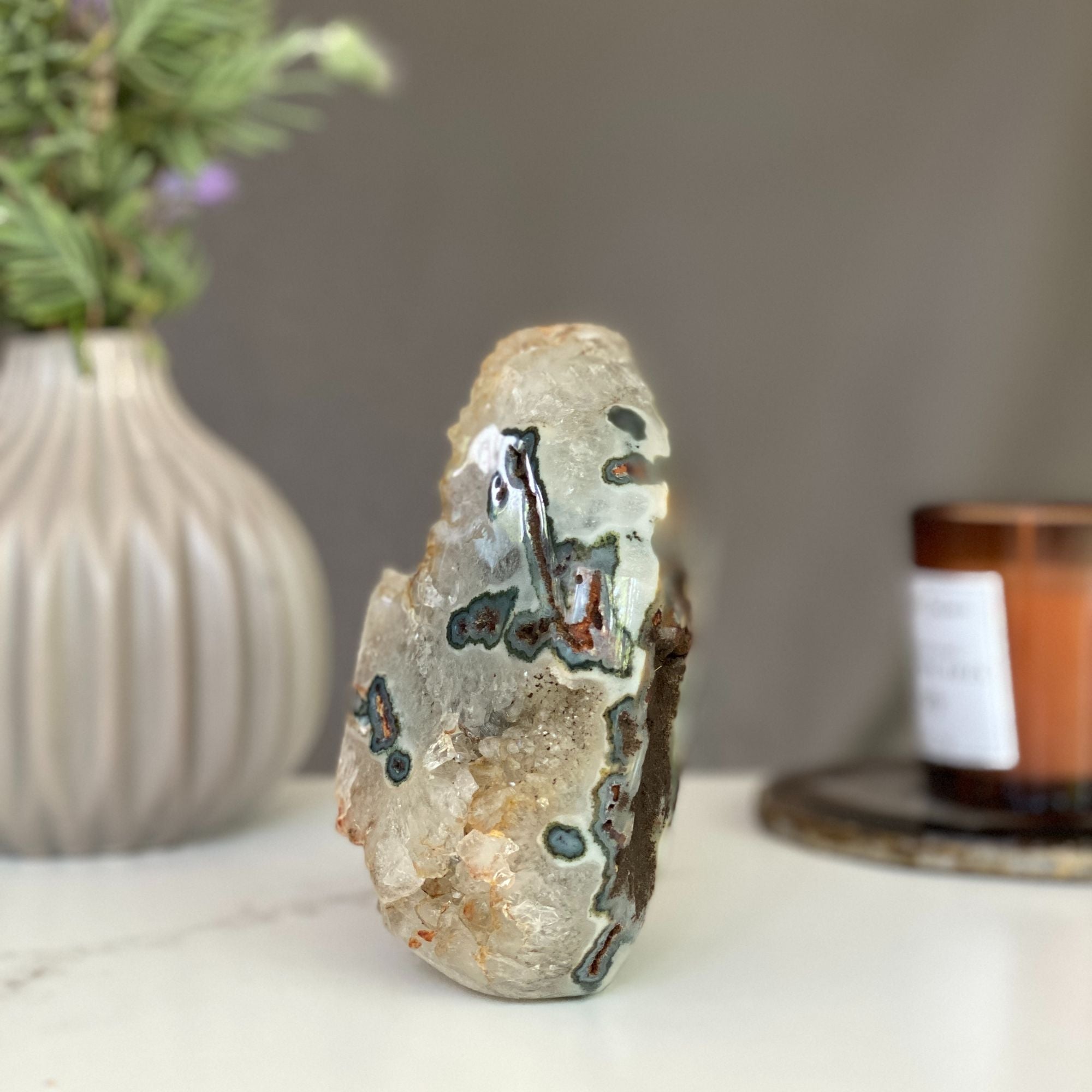 Agate flame, decor with crystals Amethyst Geodes La Vie Bien Agate flame, decor with crystals
