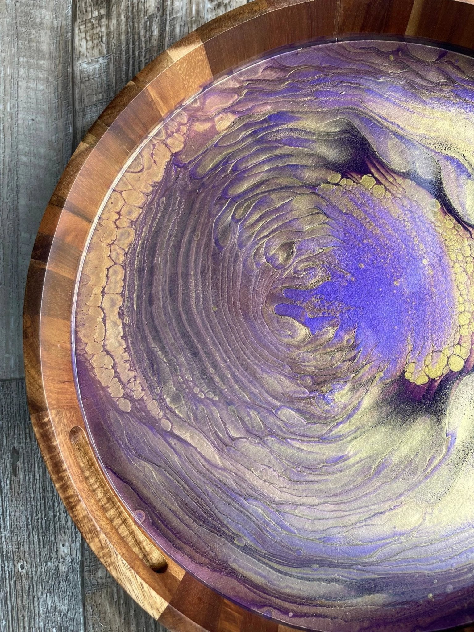 Amethyst City Medium Round Acacia Wood Tray