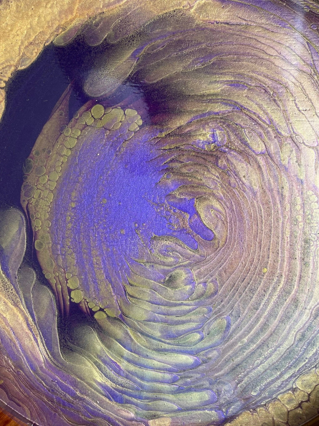 Amethyst City Medium Round Acacia Wood Tray