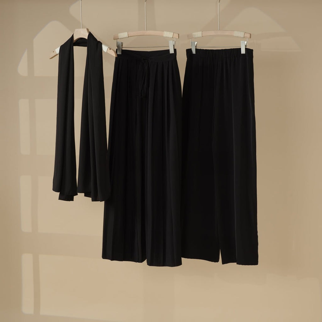 Archive Piece Pleated Overskirt, Wide-Cut Pants Set - MP012 (Size M Only) La Vie Bien Archive Piece Pleated Overskirt, Wide-Cut Pants Set - MP012 (Size M Only)