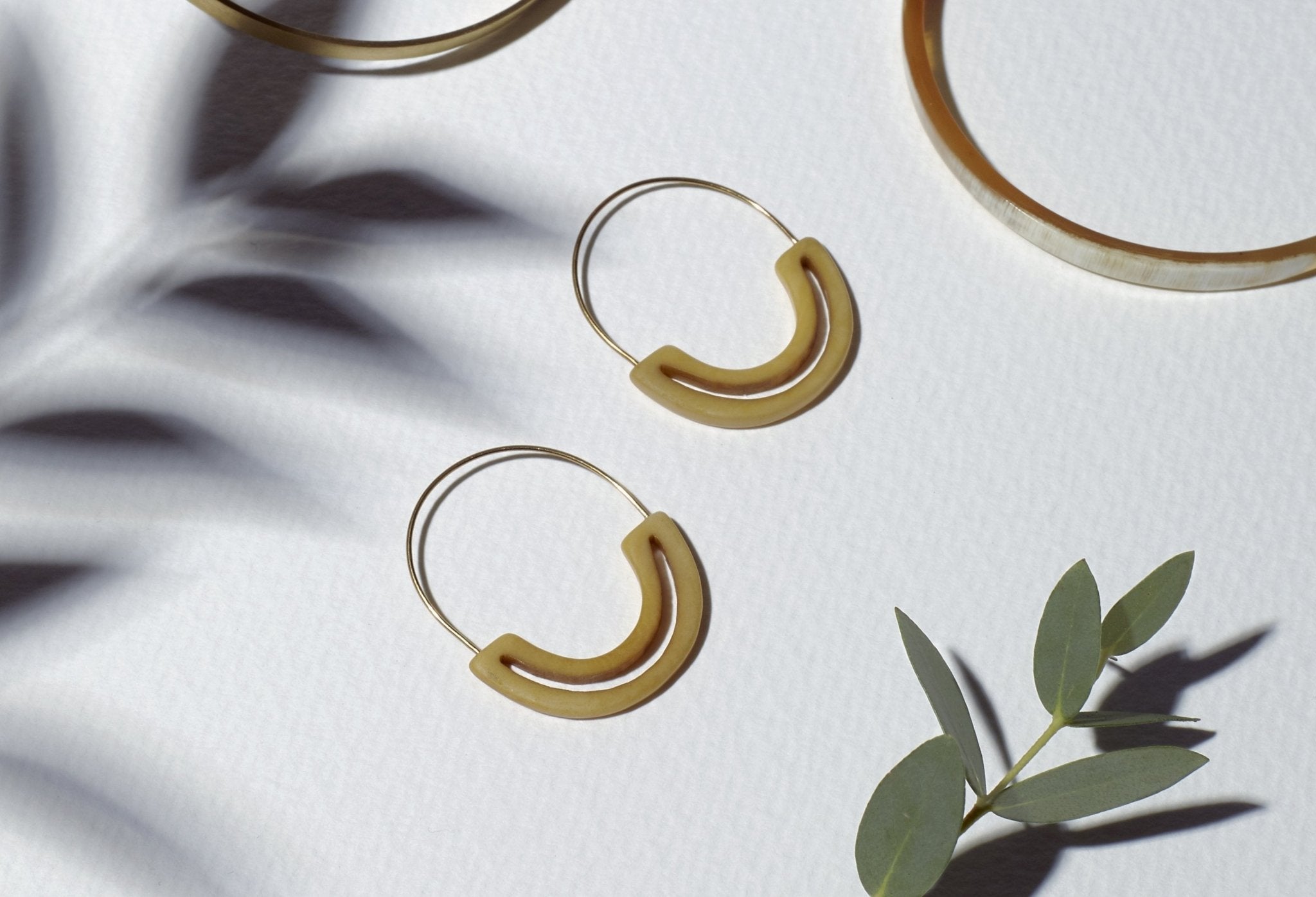 Ariana Carved Hoop Earrings Earrings - Fashion La Vie Bien Ariana Carved Hoop Earrings