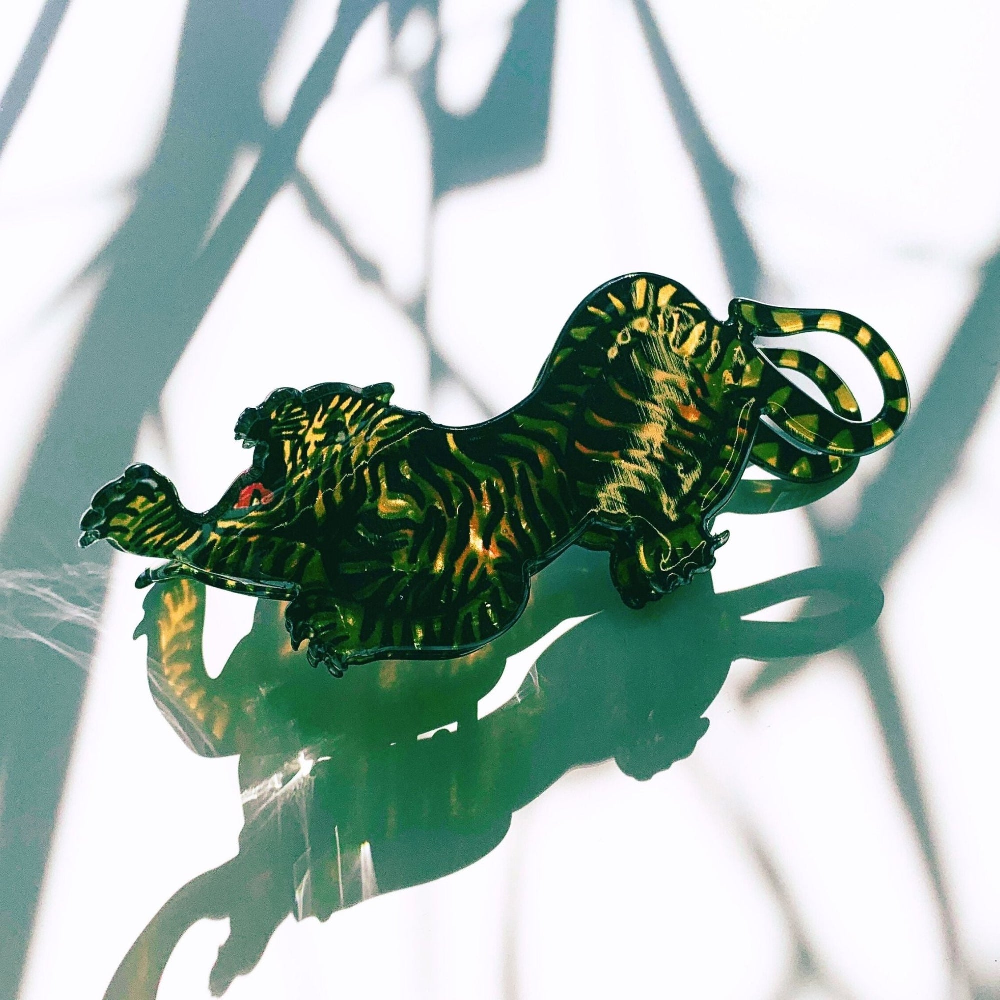 "Attack" Style Tiger Hair Clip | Claw Clip in Velvet Travel Bag