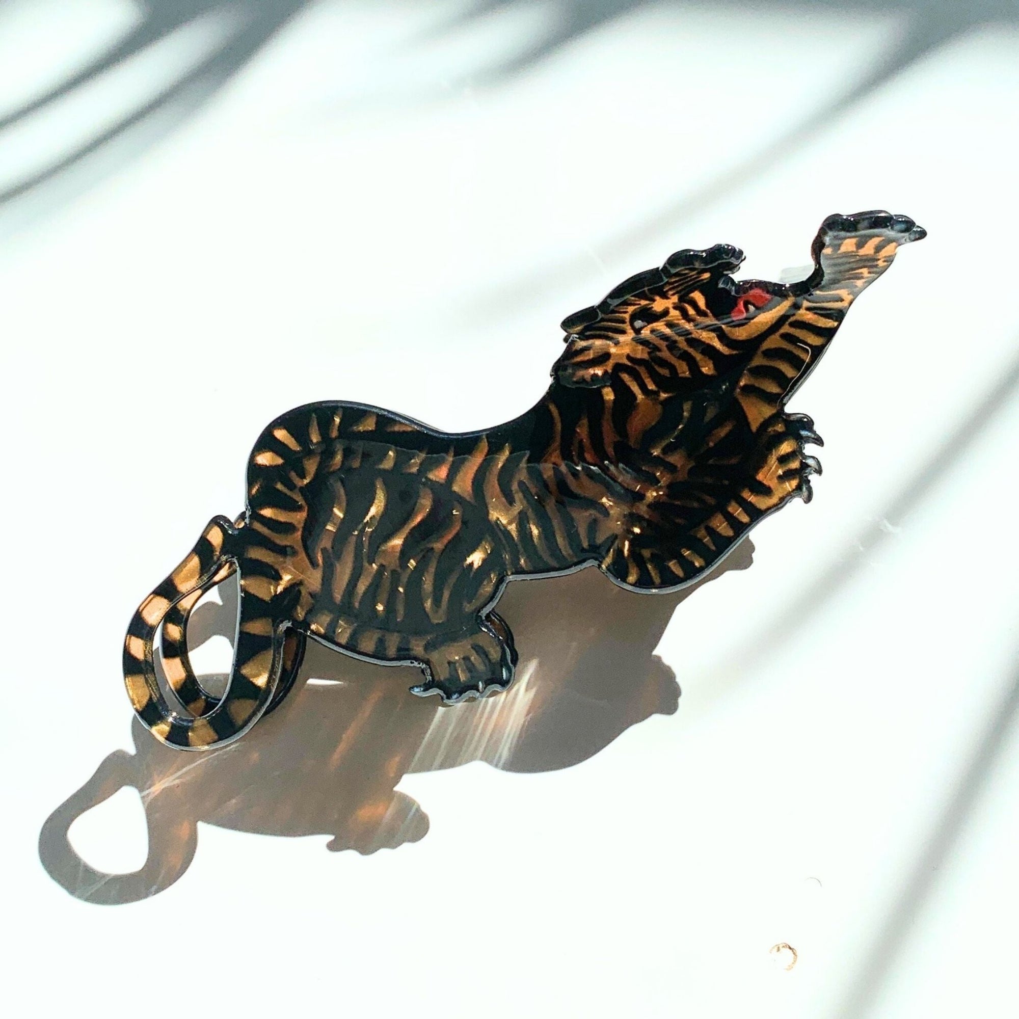 "Attack" Style Tiger Hair Clip | Claw Clip in Velvet Travel Bag