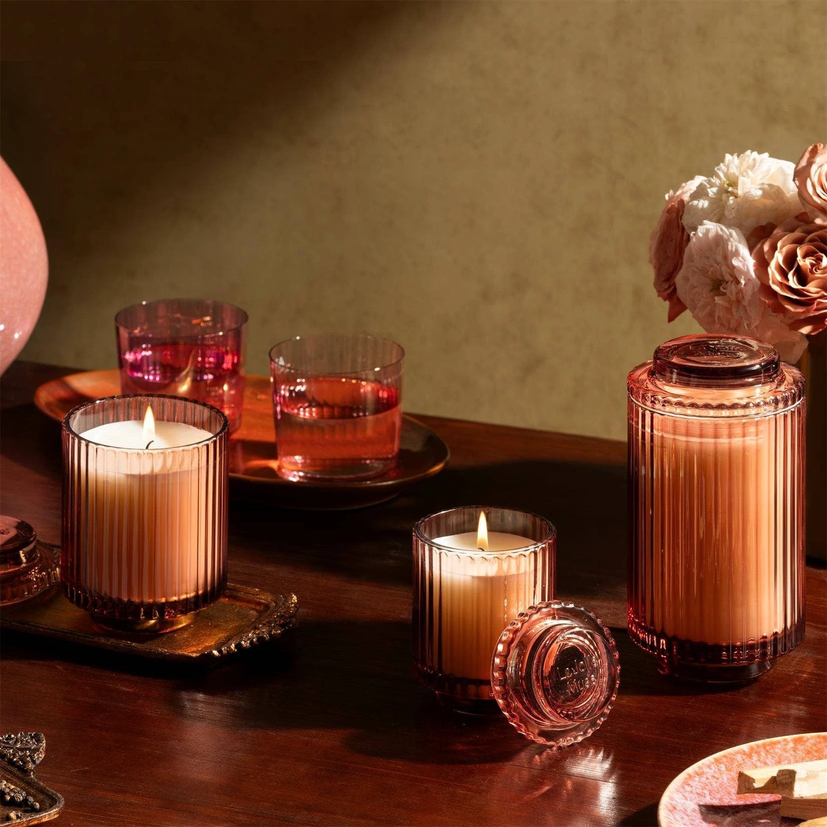 Aurélie Reeded Glass Candle: Santal Rosé - (M)