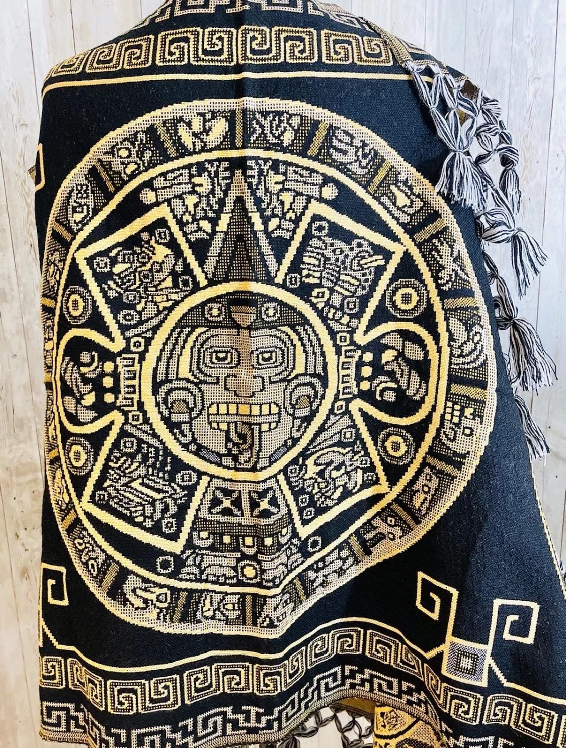 Aztec Calendar Mexican Shawl Wrap Reboso Artesanales Capas Pashima de Calendario Azteca La Vie Bien Aztec Calendar Mexican Shawl Wrap Reboso Artesanales Capas Pashima de Calendario Azteca