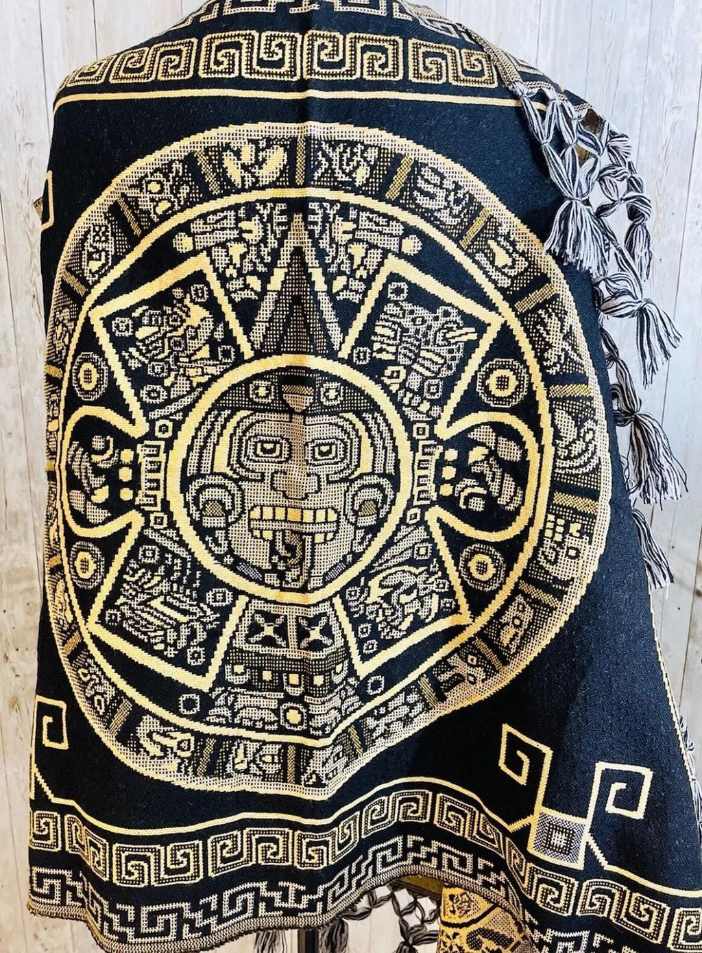 Aztec Calendar Mexican Shawl Wrap Reboso Artesanales Capas Pashima de Calendario Azteca La Vie Bien Aztec Calendar Mexican Shawl Wrap Reboso Artesanales Capas Pashima de Calendario Azteca