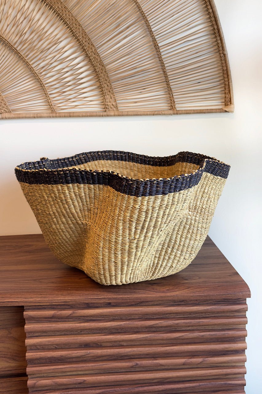 Black-Trimmed Wave La Vie Bien Black-Trimmed Wave