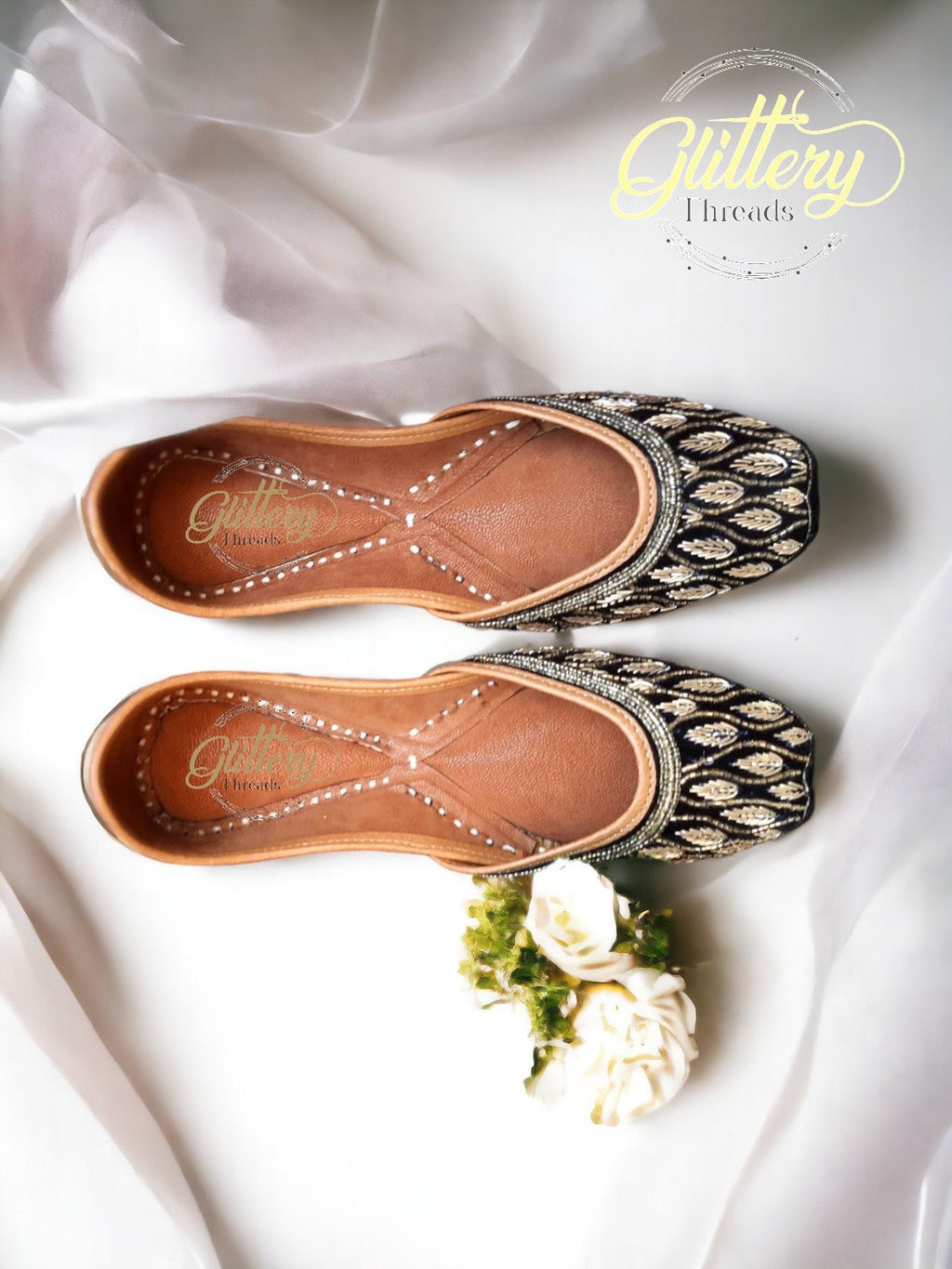 Black Velvet Punjabi Jutti with Tilla Thread Work | Indian Mojari | Women's Khussa Shoes | Indian Ballet Flats Jutti La Vie Bien Black Velvet Punjabi Jutti with Tilla Thread Work | Indian Mojari | Women's Khussa Shoes | Indian Ballet Flats