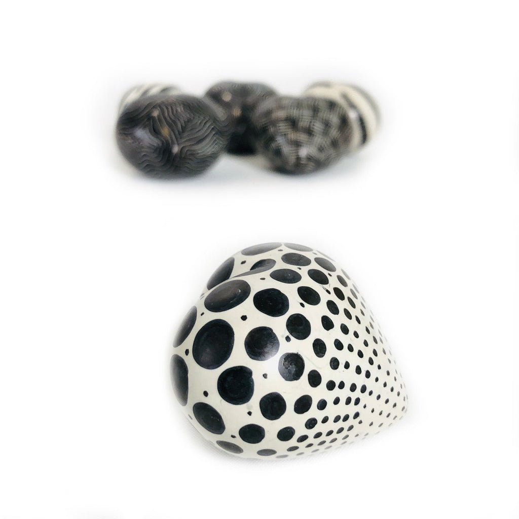 Black + White Graphic Stone Hearts - set of 5 La Vie Bien Black + White Graphic Stone Hearts - set of 5