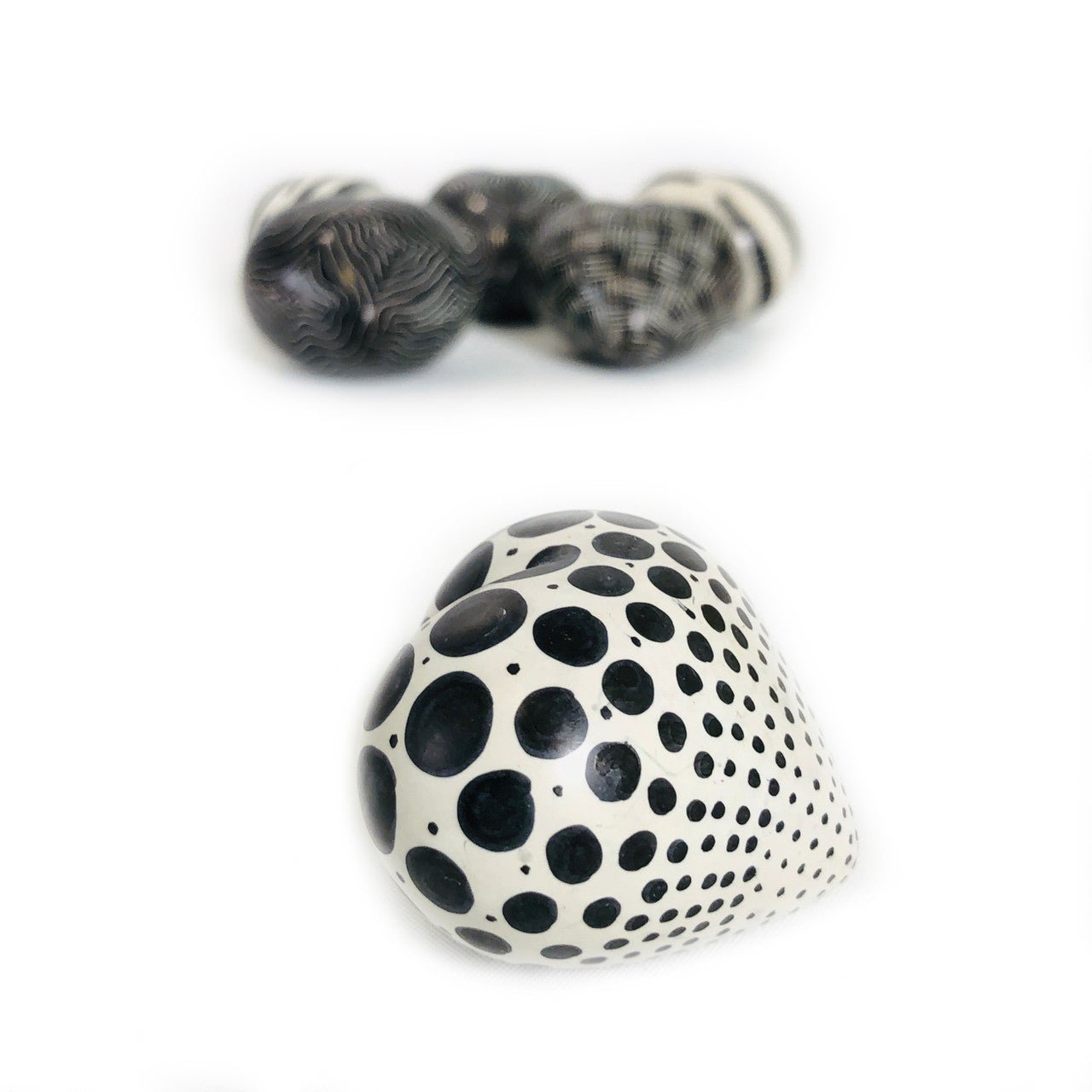 Black + White Graphic Stone Hearts - set of 5 La Vie Bien Black + White Graphic Stone Hearts - set of 5