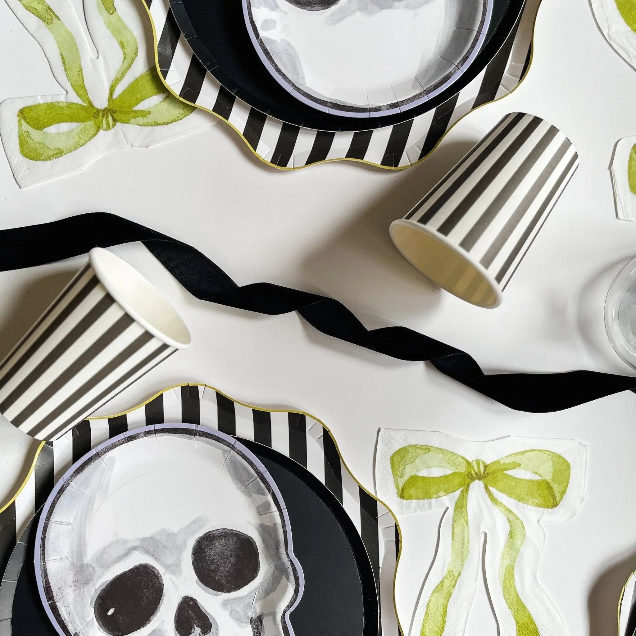 Black & White Striped Paper Party Plate (12pcs)