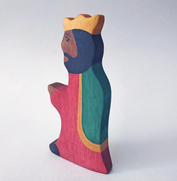 Wooden King and Queen figurines