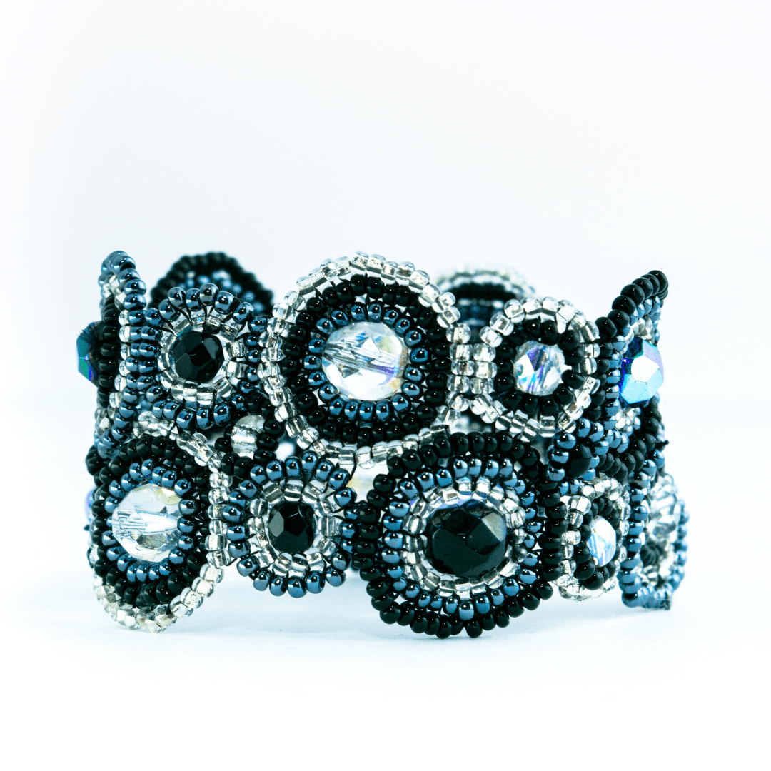 Bola Seed Bead Magnetic Closure Bracelet - Guatemala Bracelets La Vie Bien Bola Seed Bead Magnetic Closure Bracelet - Guatemala